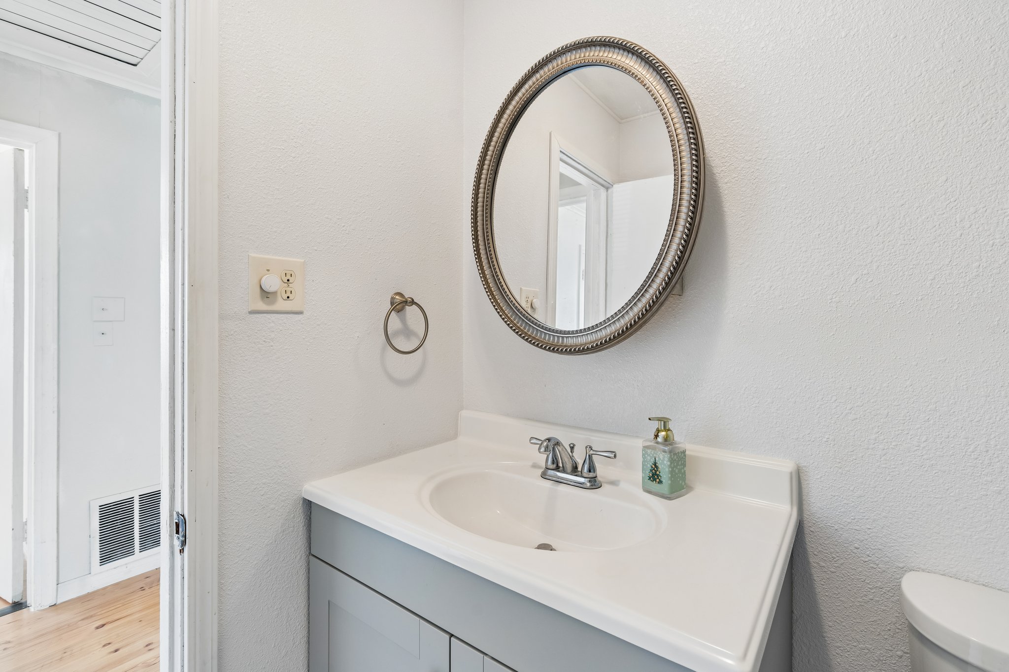 115 E Haddock St_036.jpg