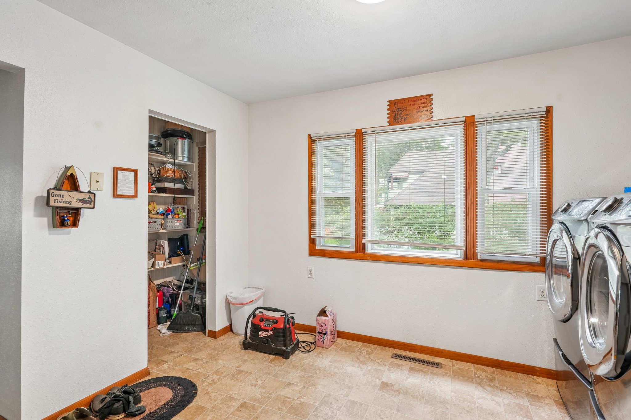 E Lake Ln-S1007-036.jpg