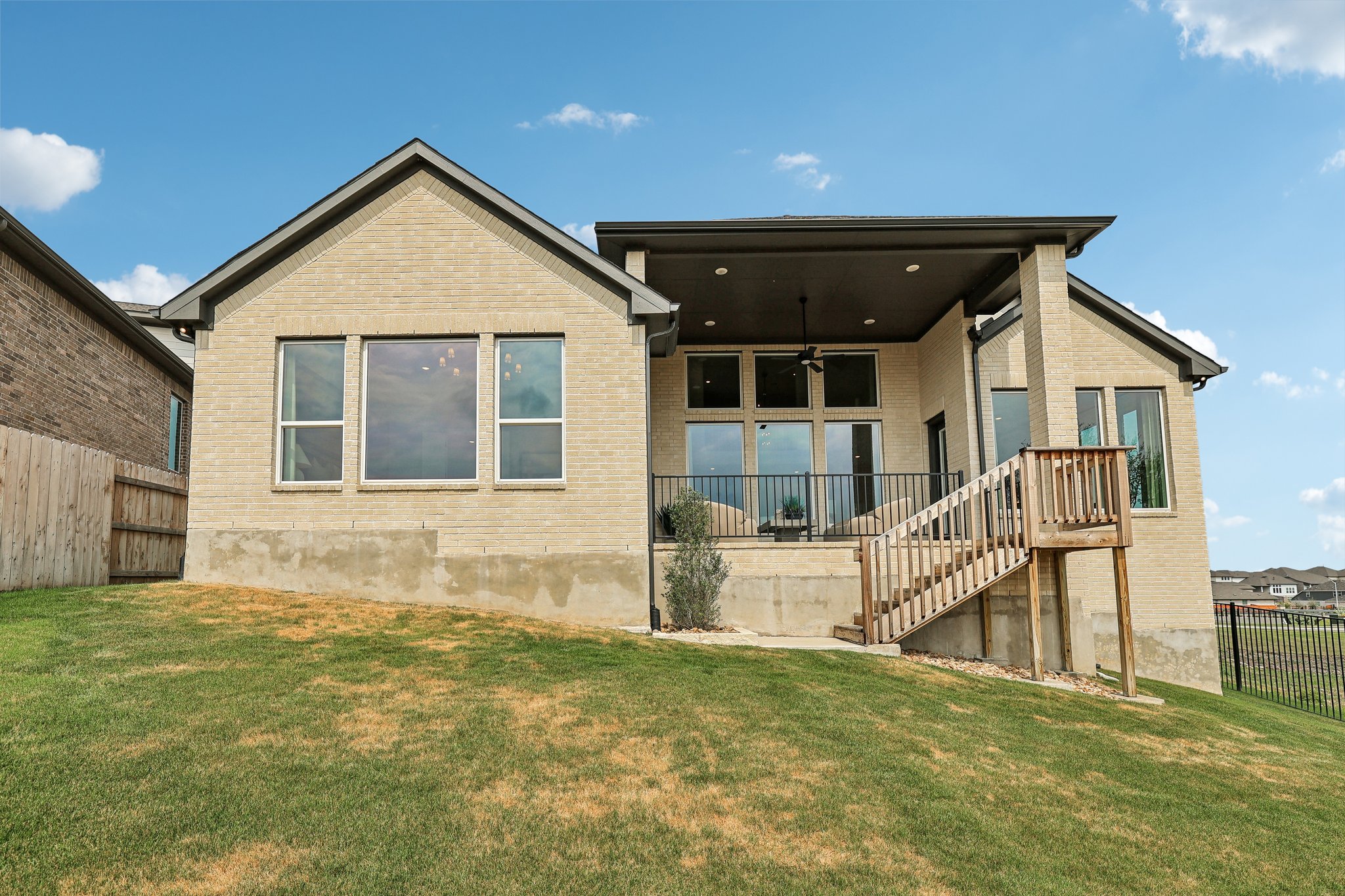 McMillian Dr-S0304-051.jpg