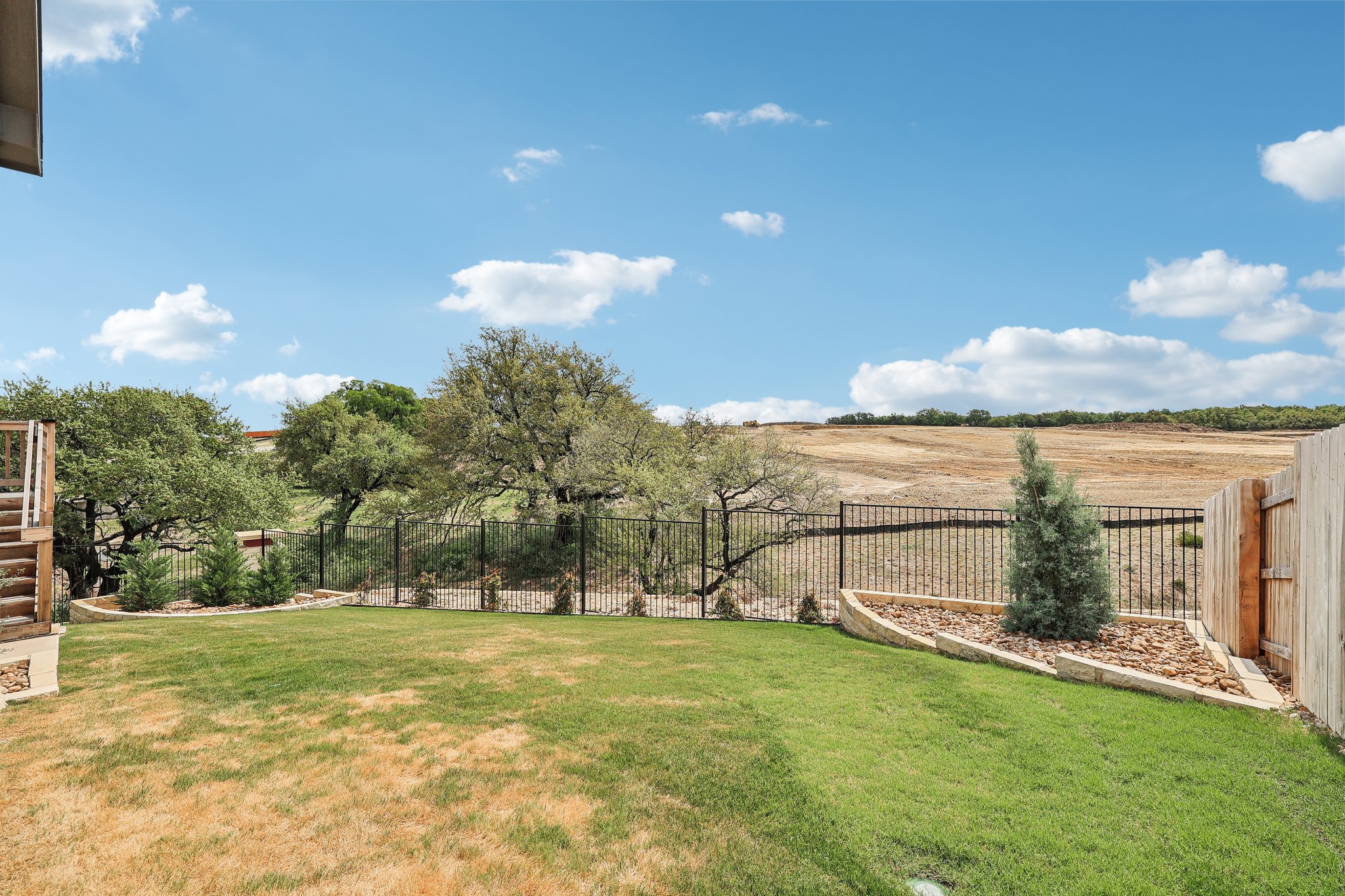 McMillian Dr-S0304-054.jpg