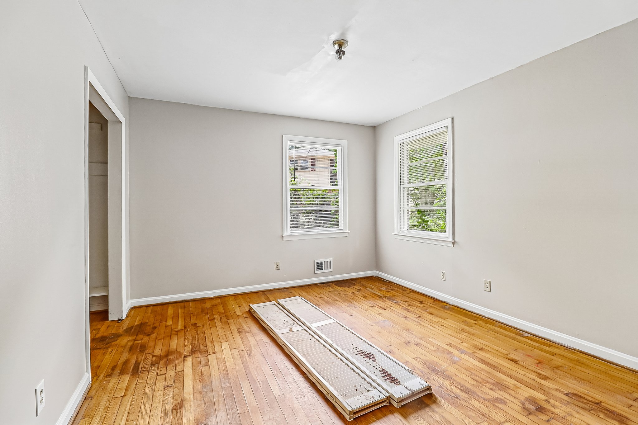 Meech St-S1205-016.jpg