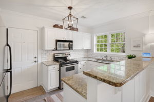 Kitchen/Breakfast Bar