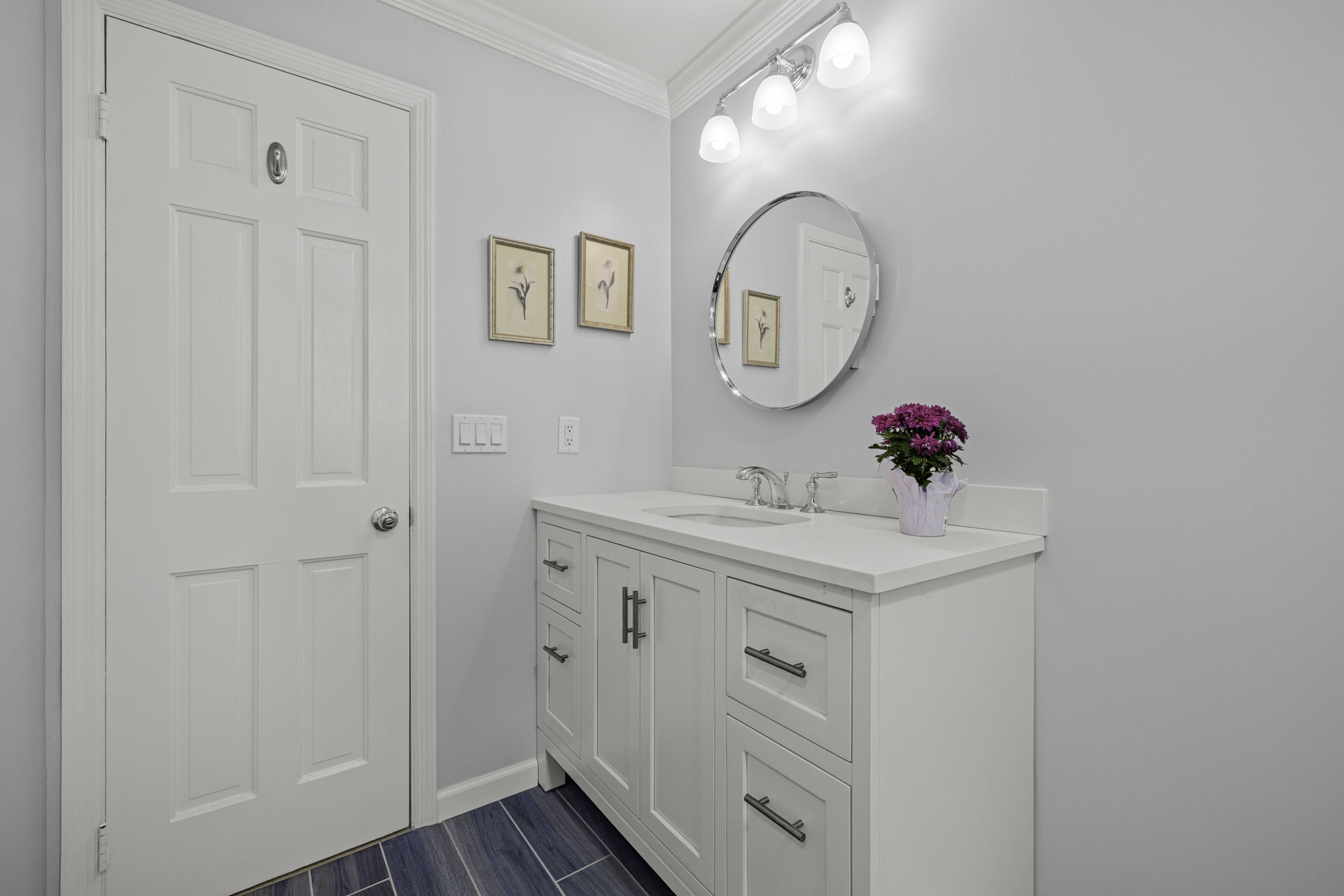 Hall Bathroom 2