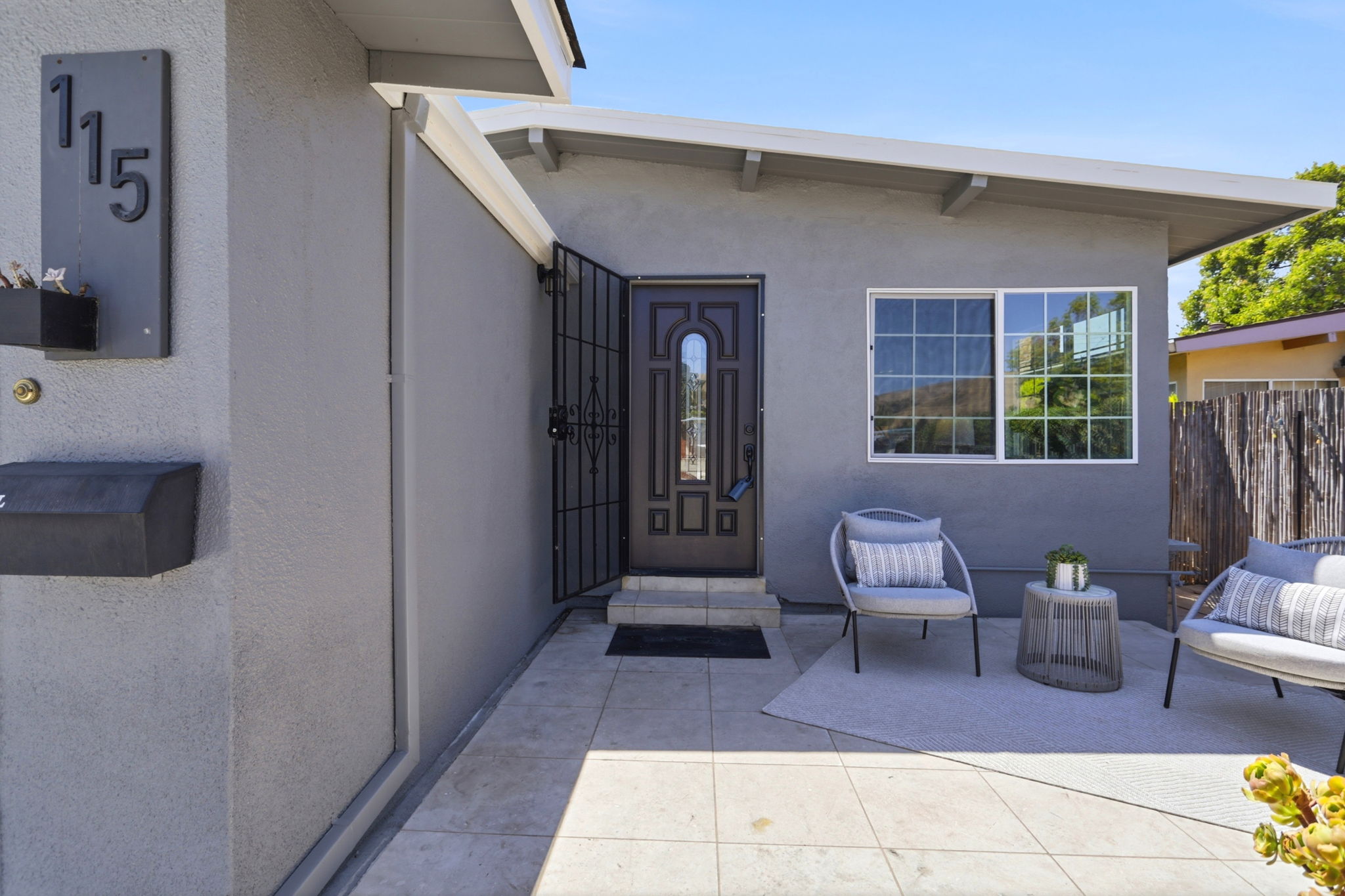 004_F8_115 S Gadsden Dr