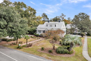 Great high traffic intersection in Historic Downtown area
