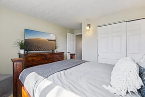 Deer Valley Dr-S2203-037.jpg