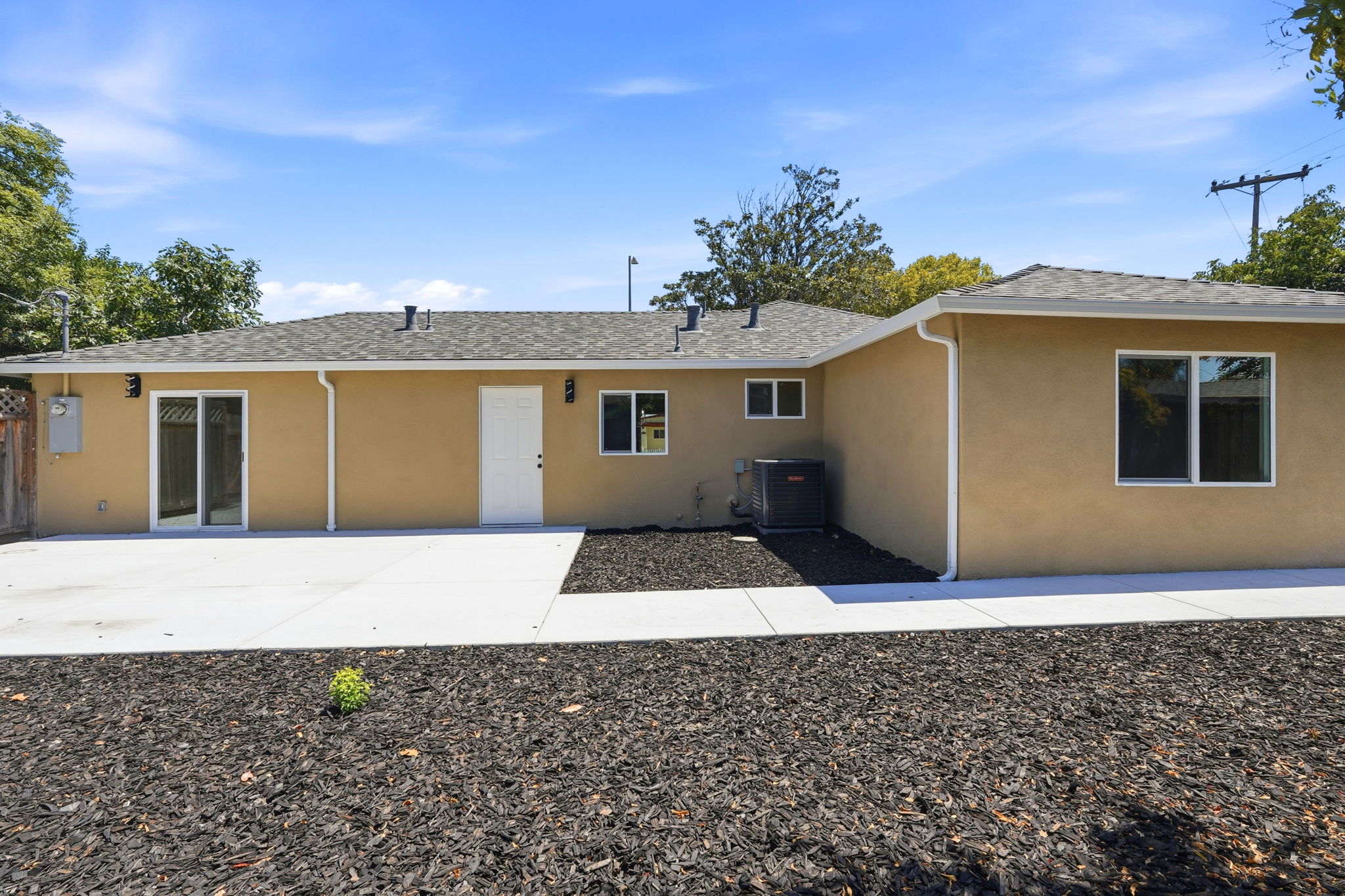 038_F8_1150 Kiely Blvd