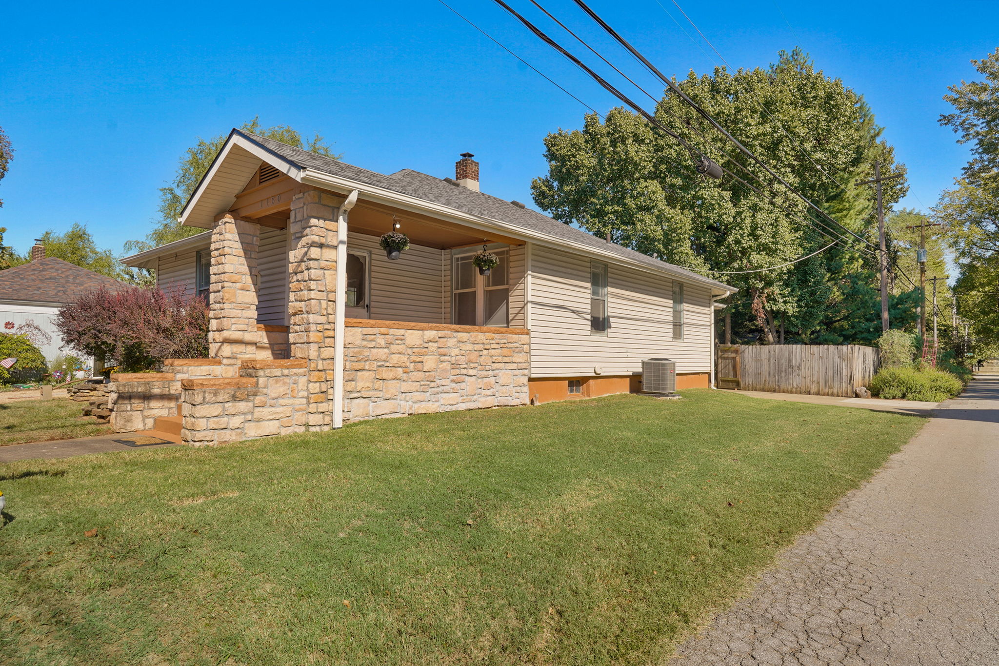 1150 S Kimbrough Ave-4