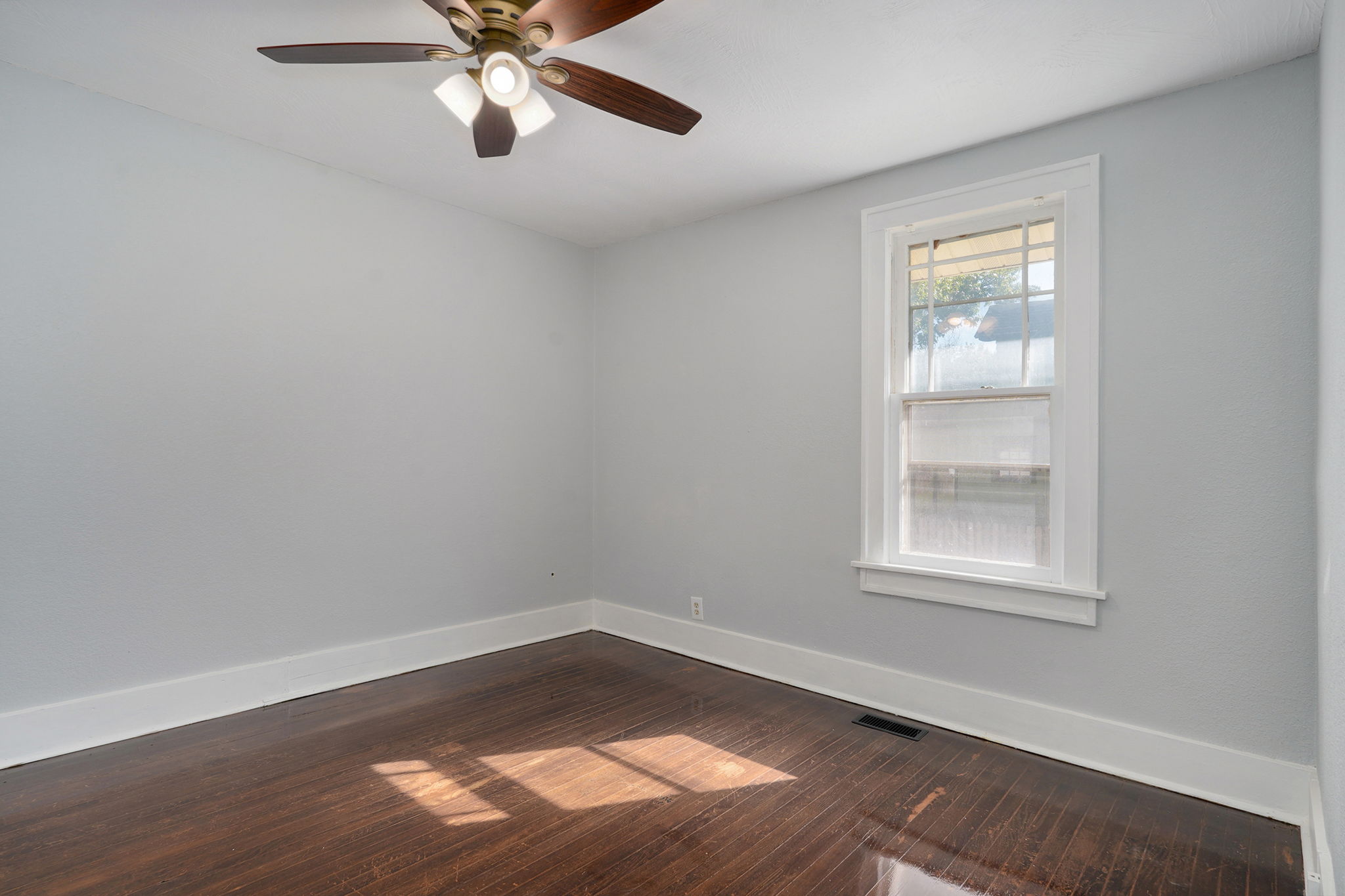1150 S Kimbrough Ave-18