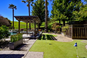 practice putting green