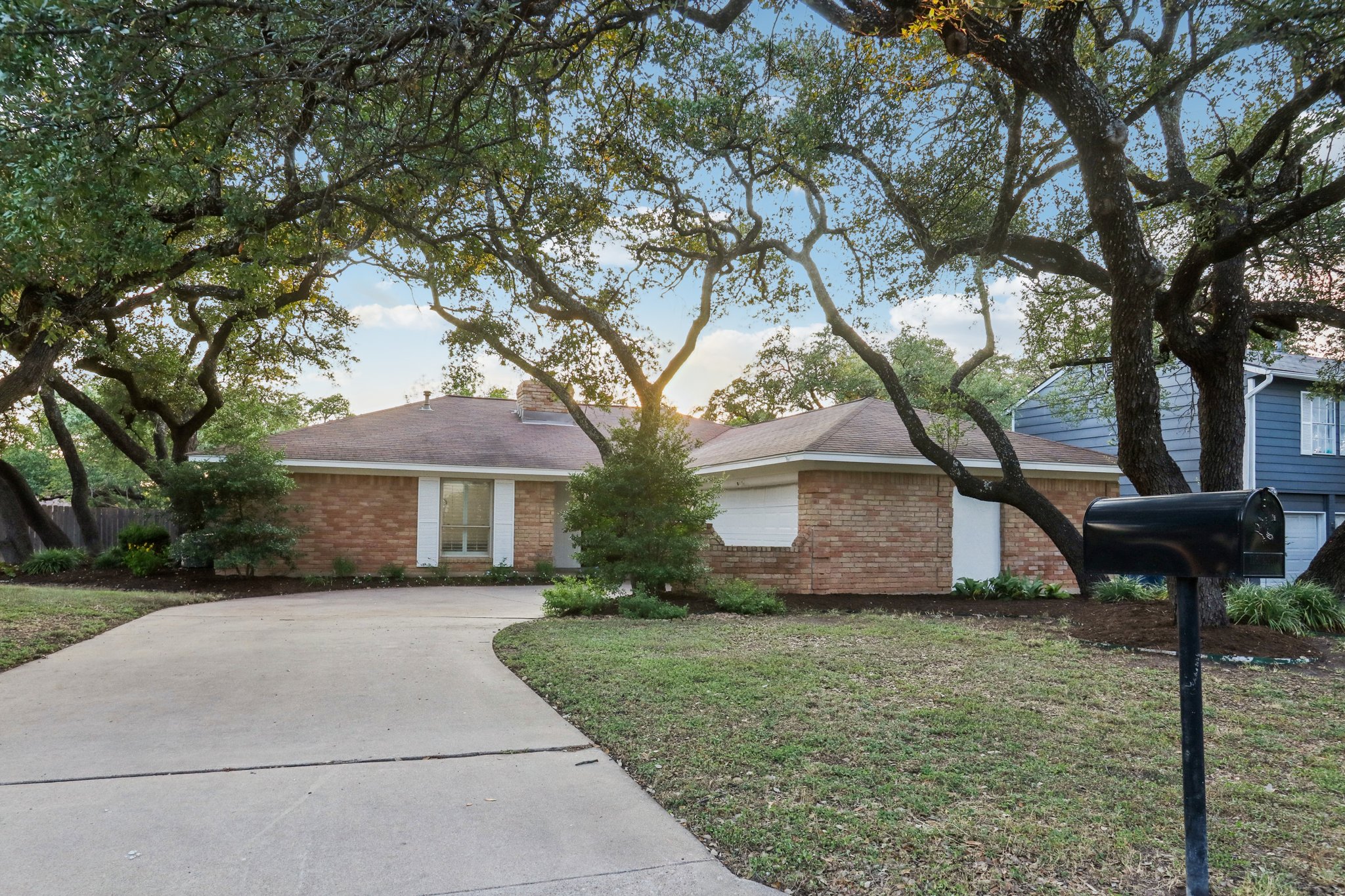 Sterlinghill Dr-S0808-001.jpg