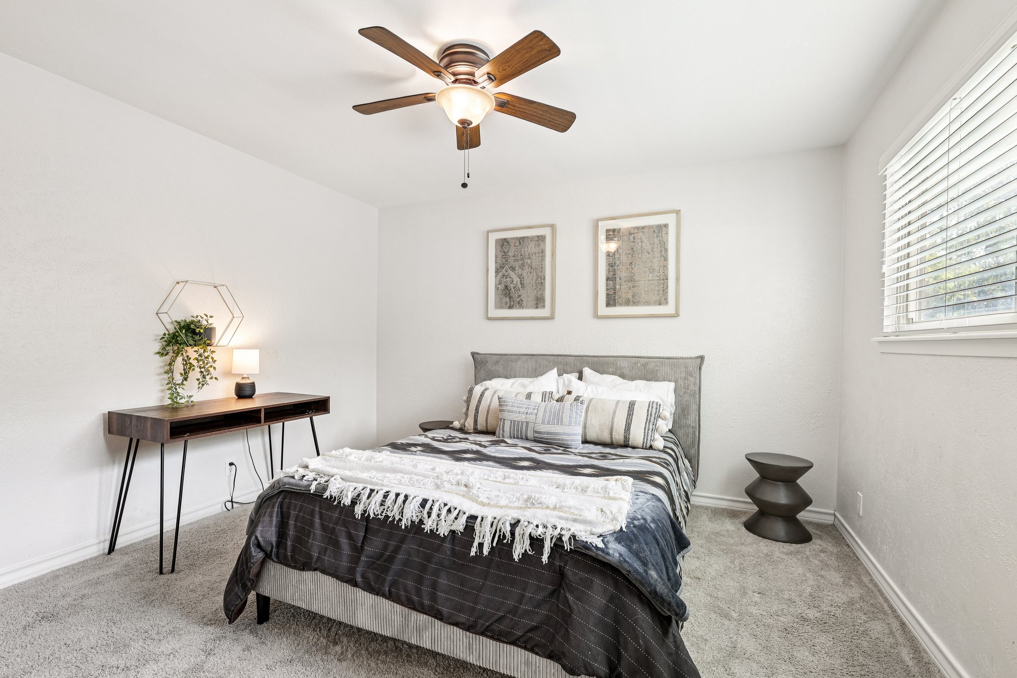 Sterlinghill Dr-S1809-1-033.jpg