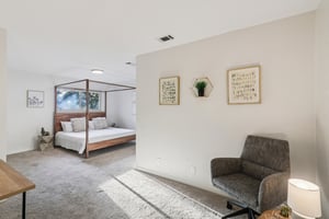 Sterlinghill Dr-S0808-026.jpg