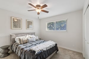 Sterlinghill Dr-S0808-037.jpg