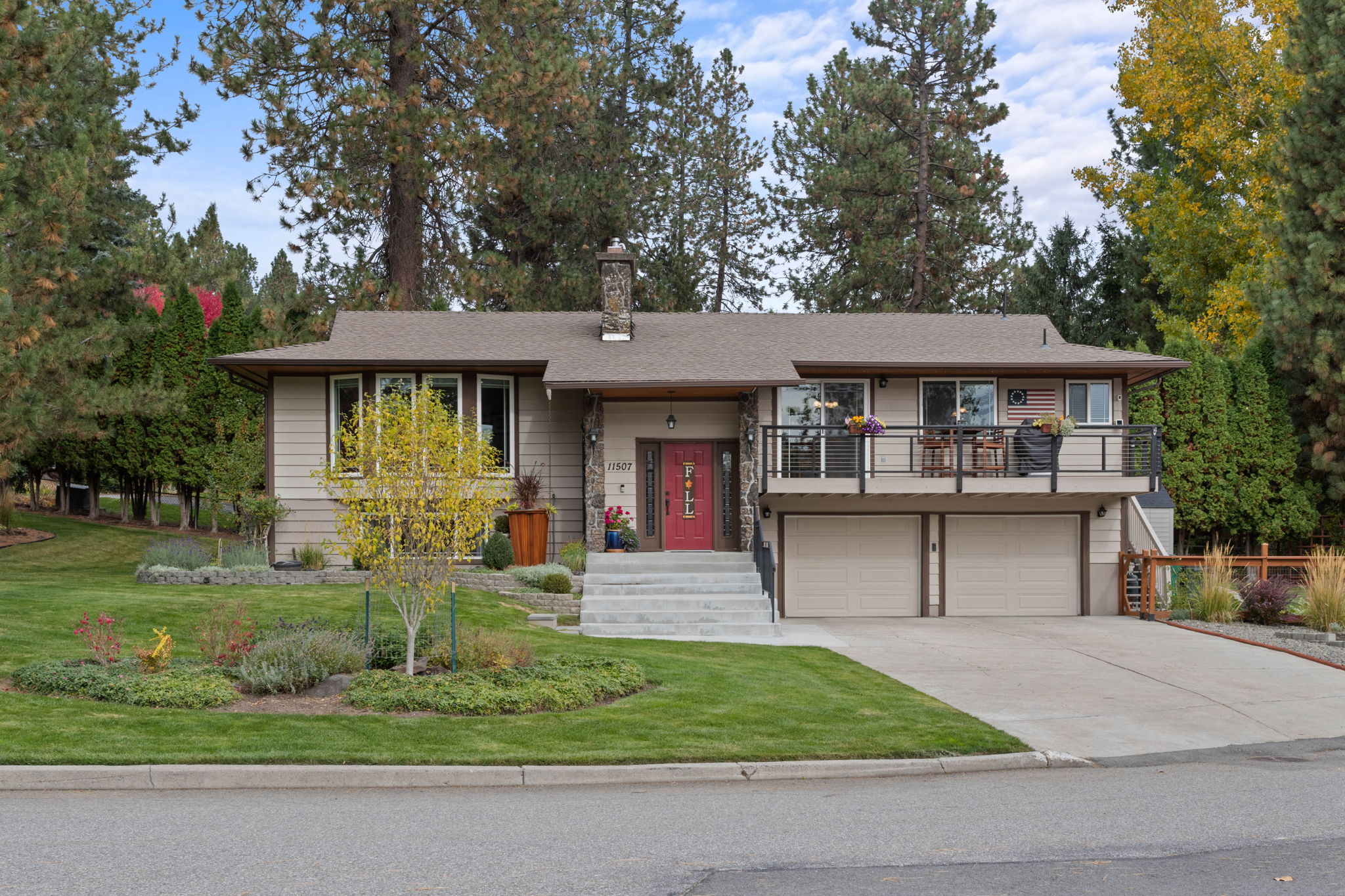 Large corner lot in Ponderosa Inside Spokane
