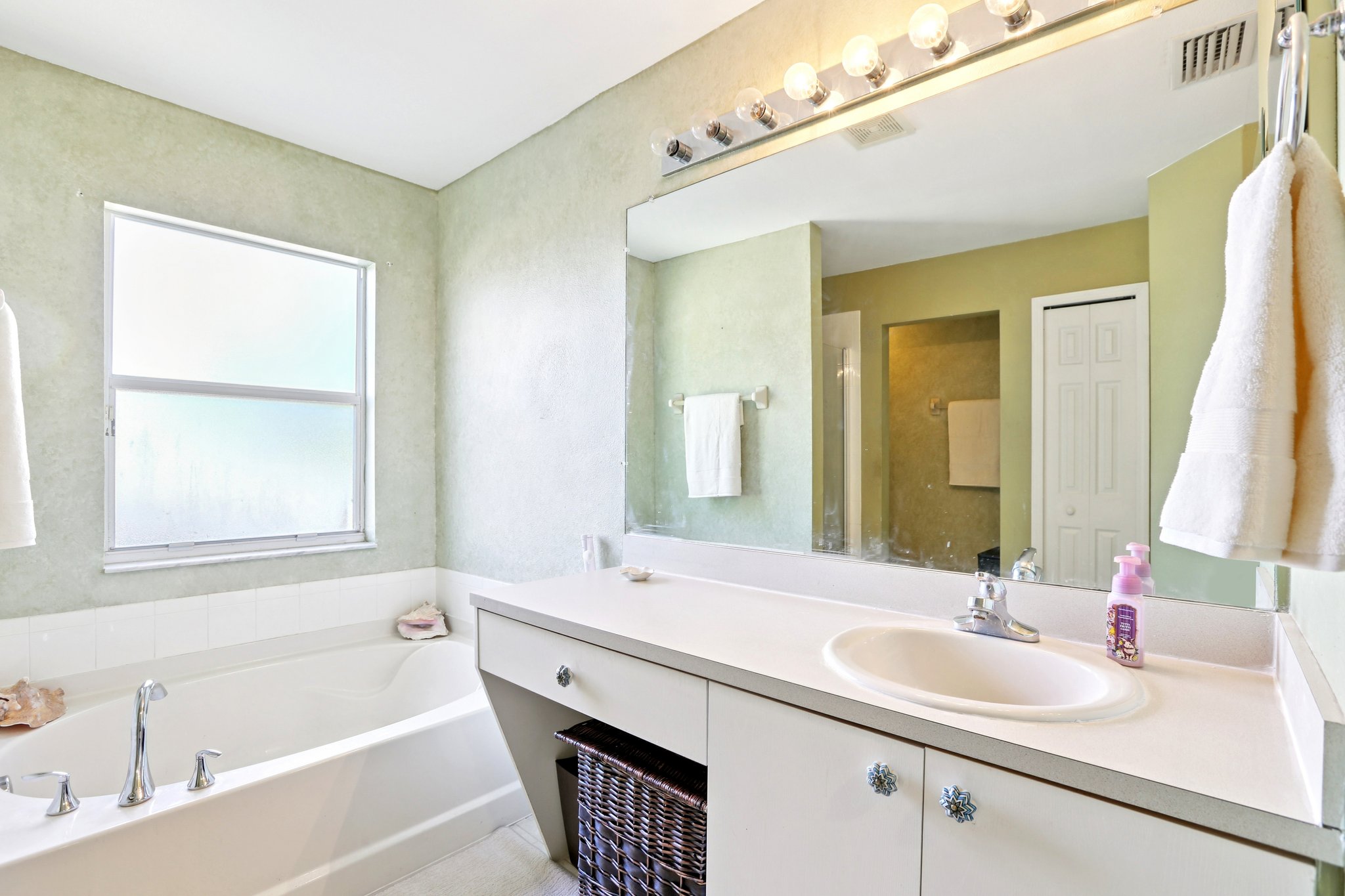 Crestlake Village Dr-S1510-045.jpg