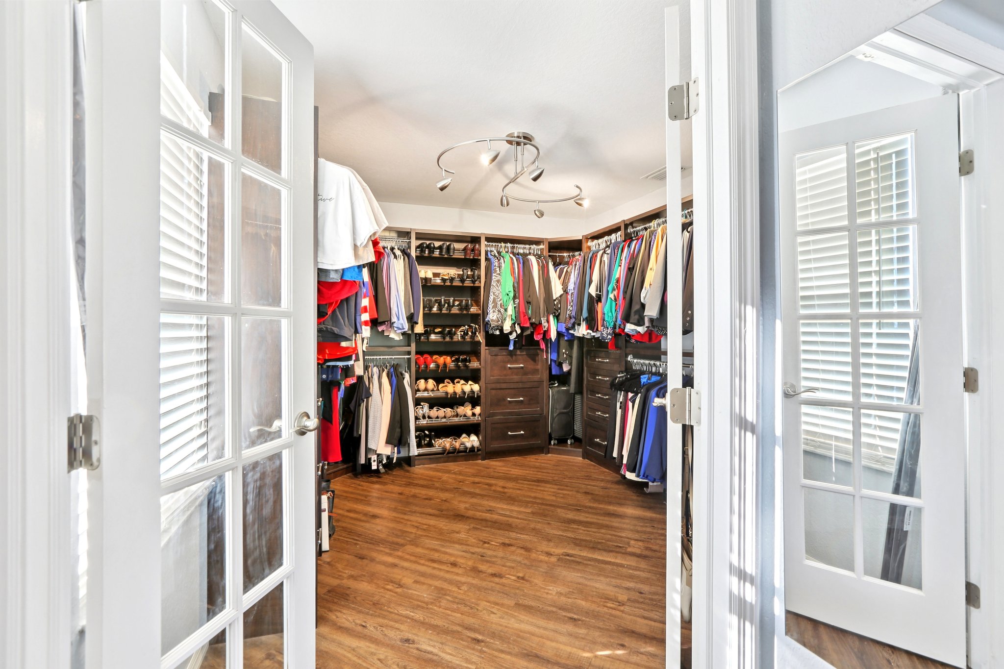 Crestlake Village Dr-S1510-047.jpg