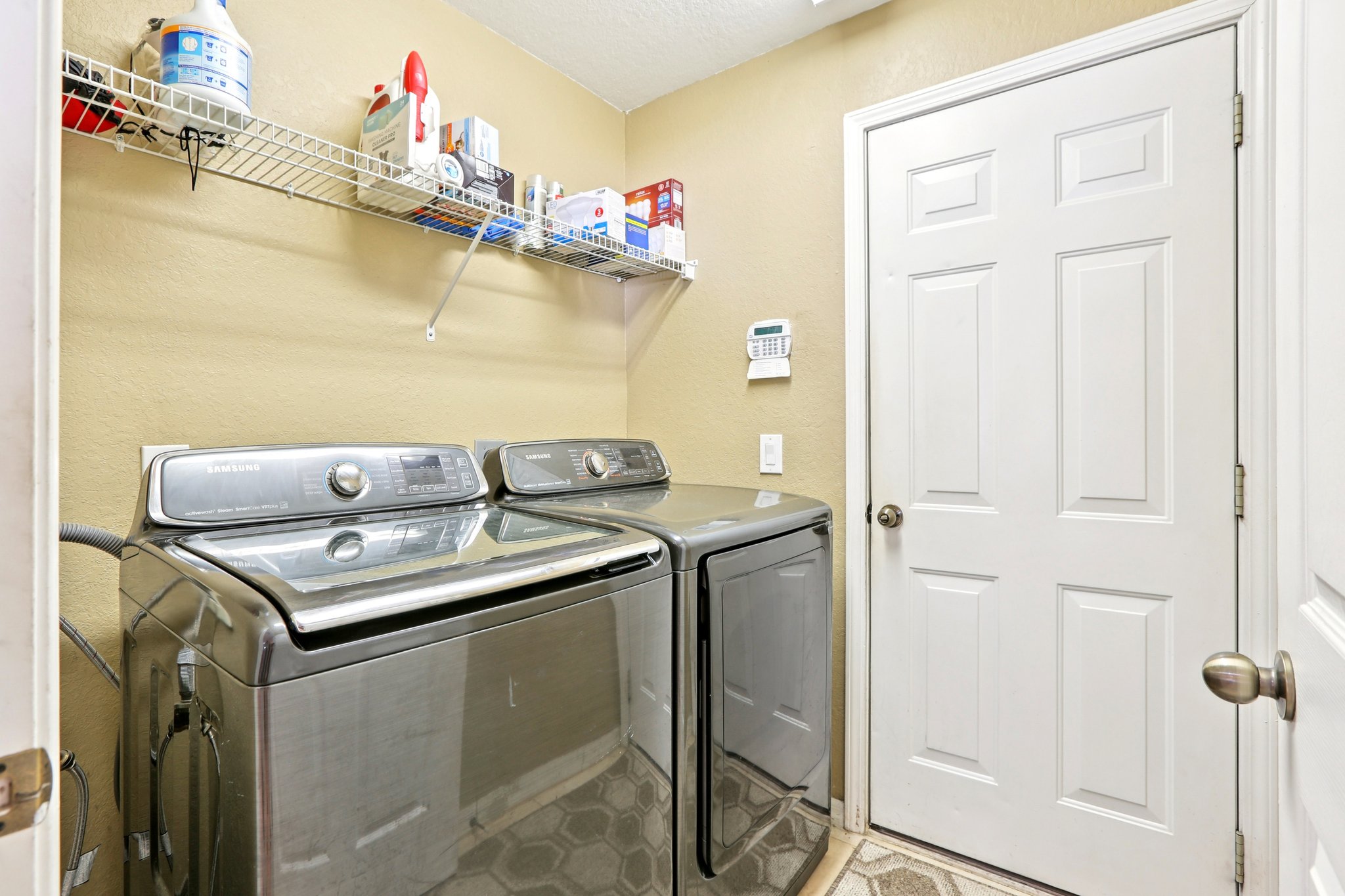 Crestlake Village Dr-S1510-052.jpg