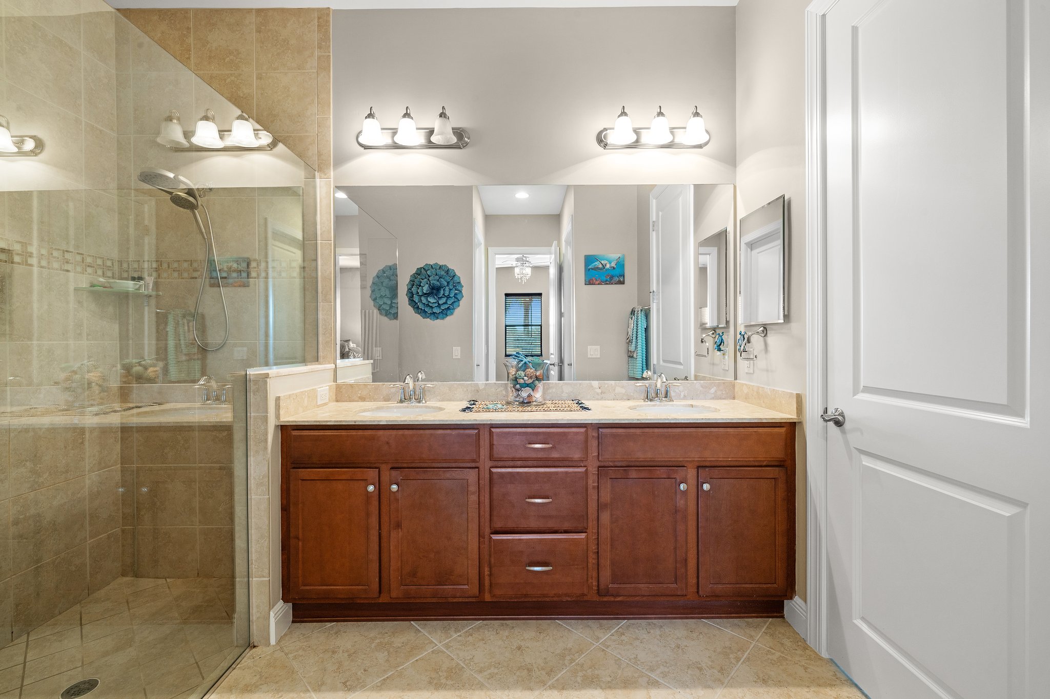 Primary Bathroom 1.jpg