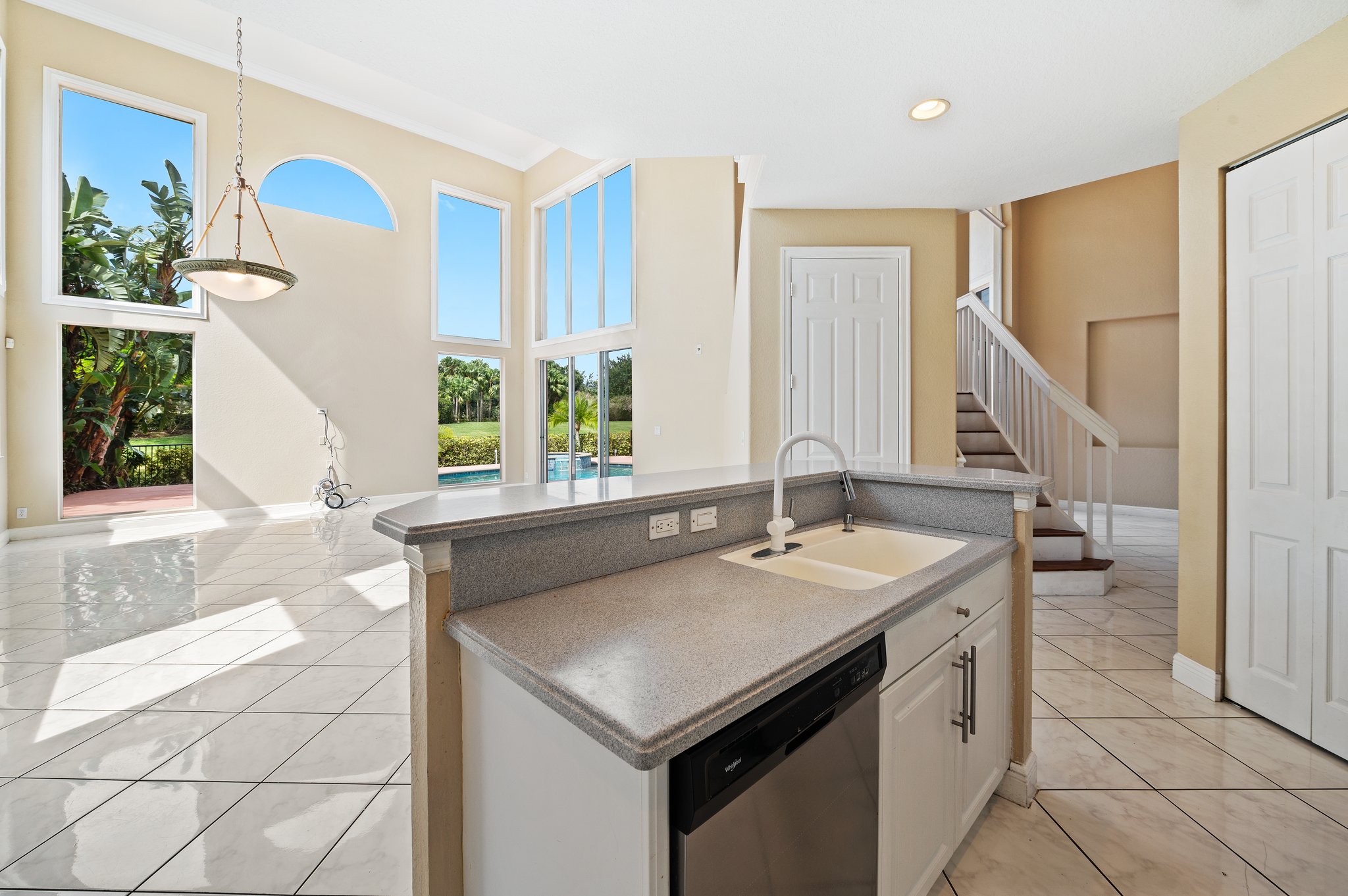 KITCHEN ISLAND