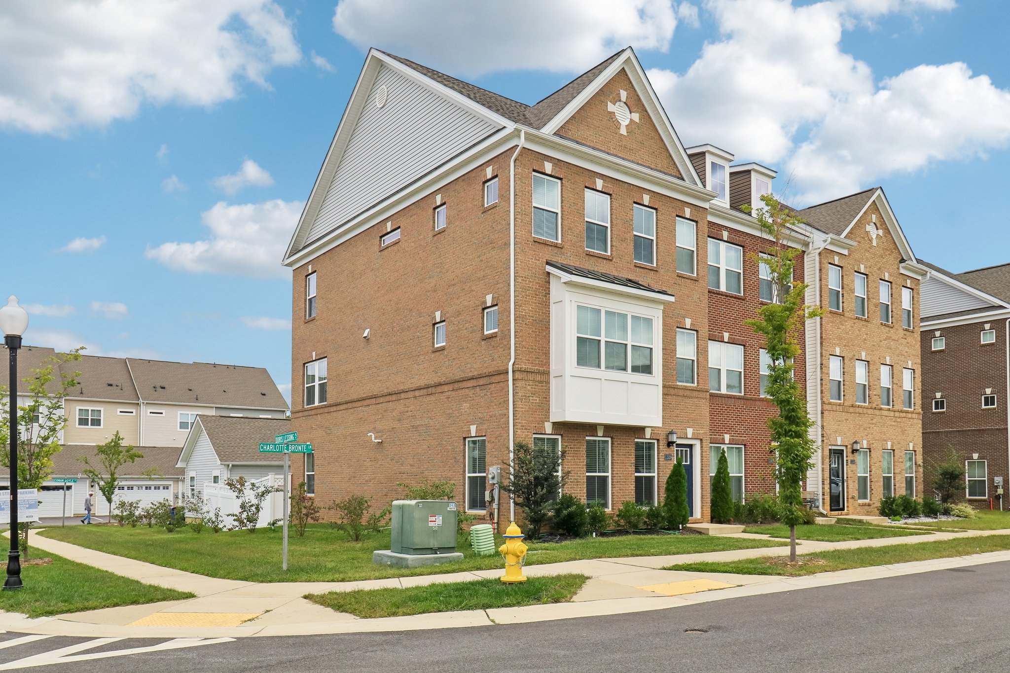 Charlotte Bronte Ln-S3009-003.jpg
