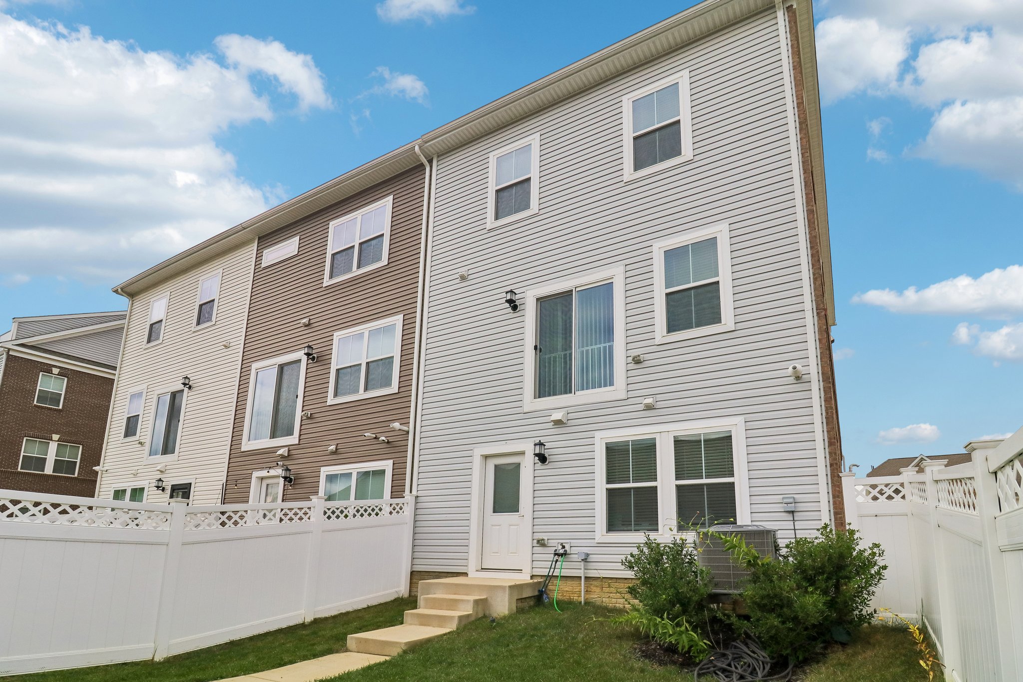Charlotte Bronte Ln-S3009-049.jpg