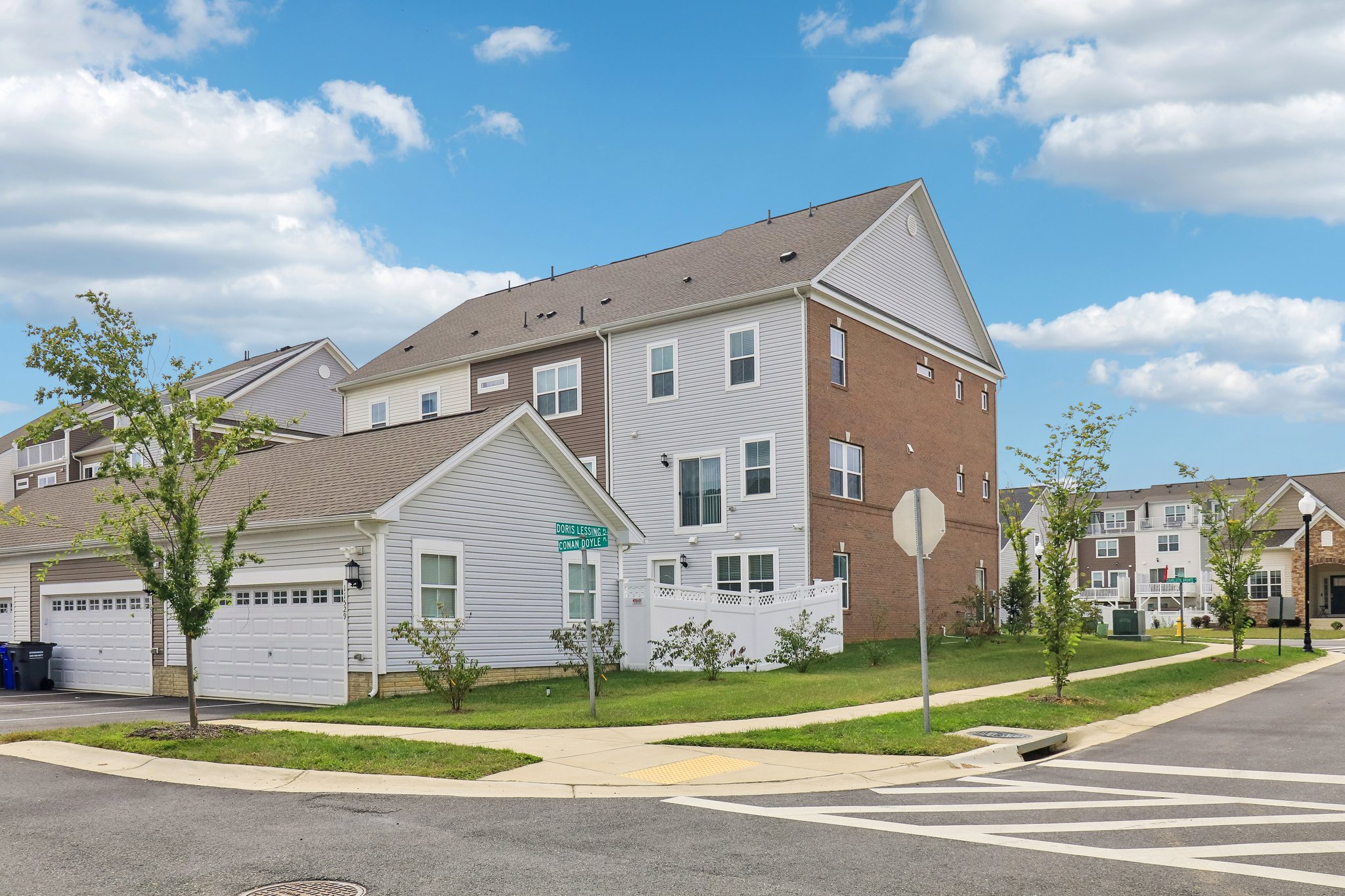 Charlotte Bronte Ln-S3009-052.jpg