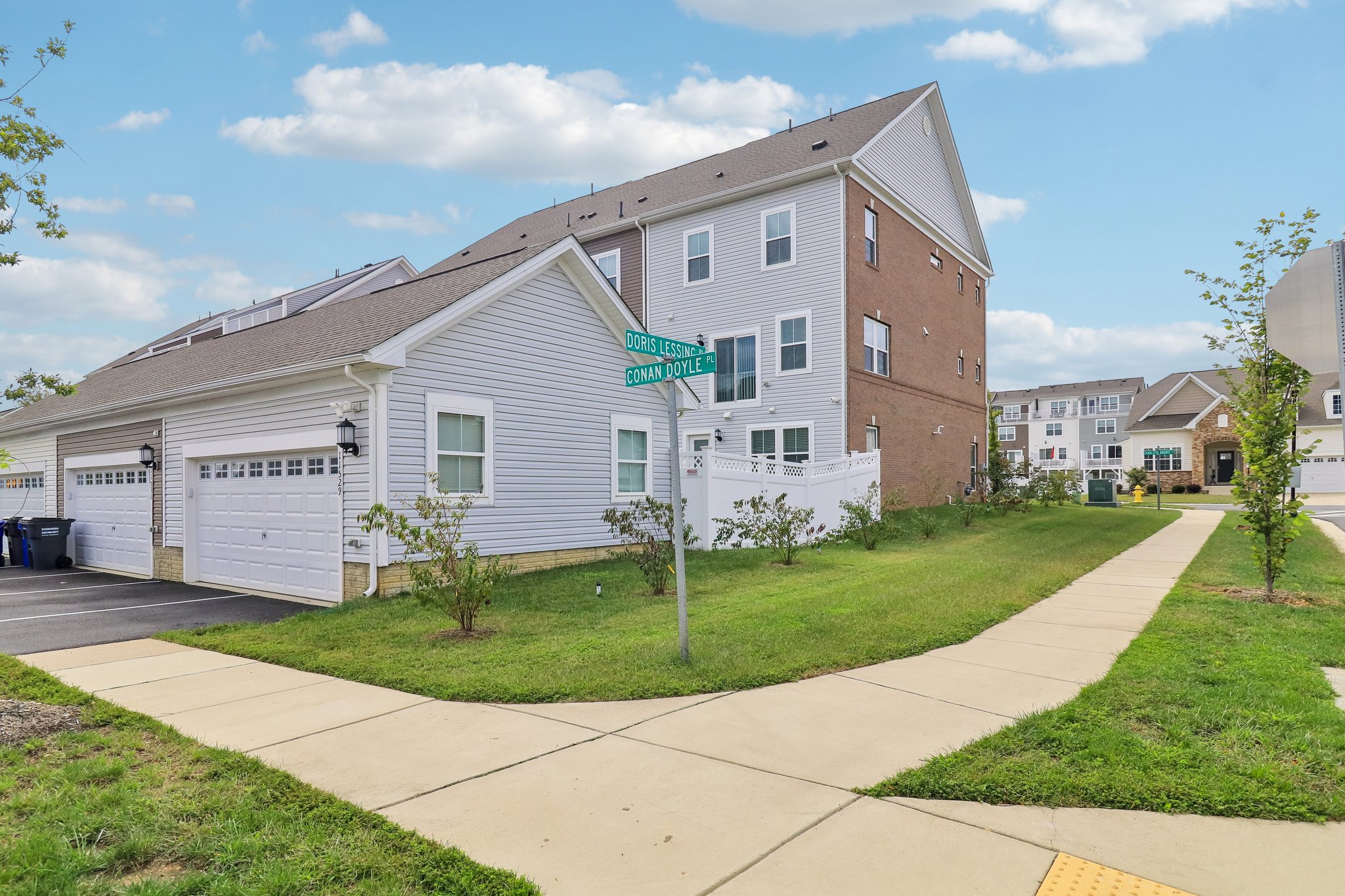 Charlotte Bronte Ln-S3009-053.jpg