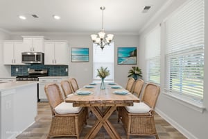 DSC01090 virtually staged.jpeg