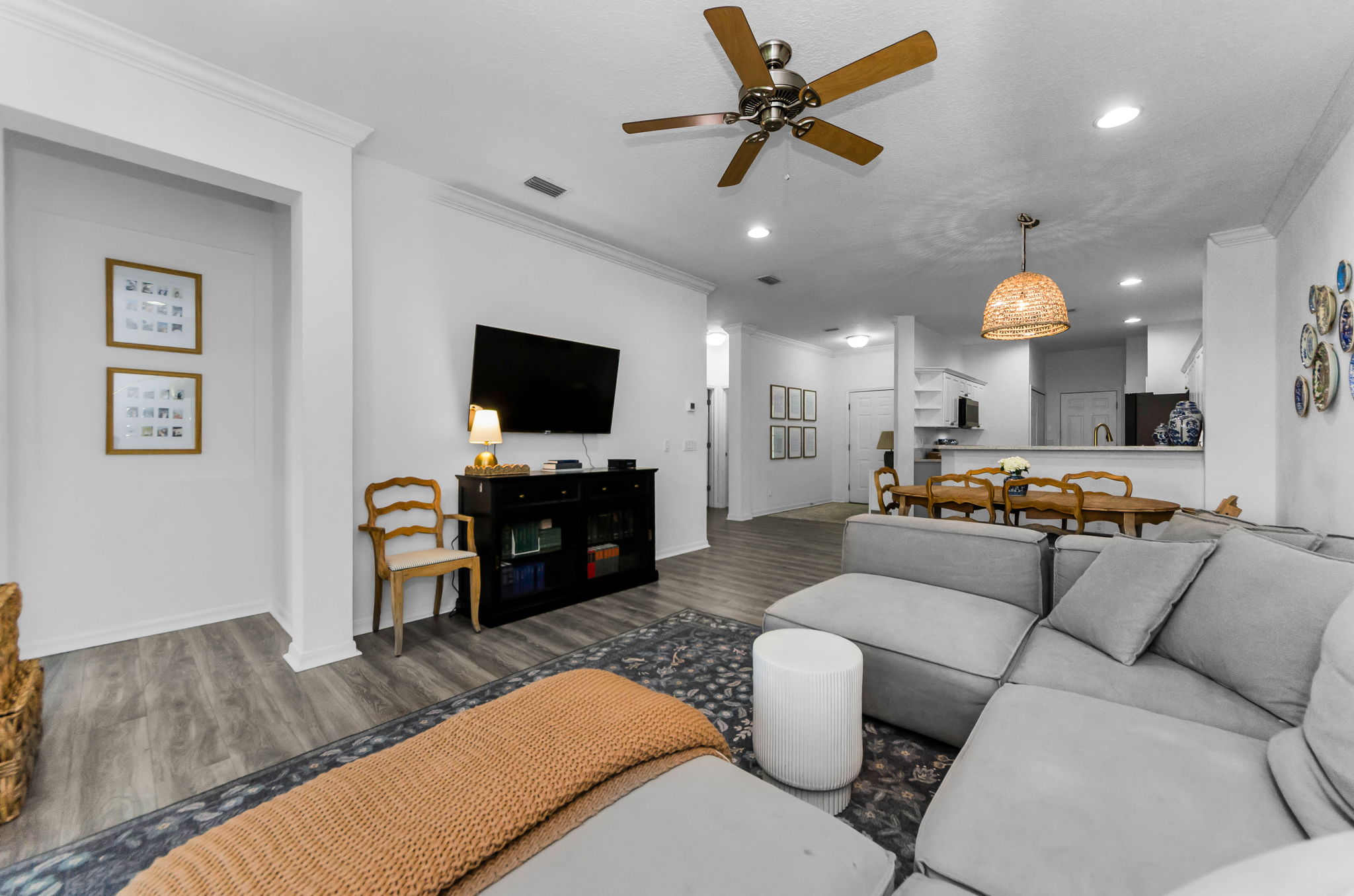 Living Room 4