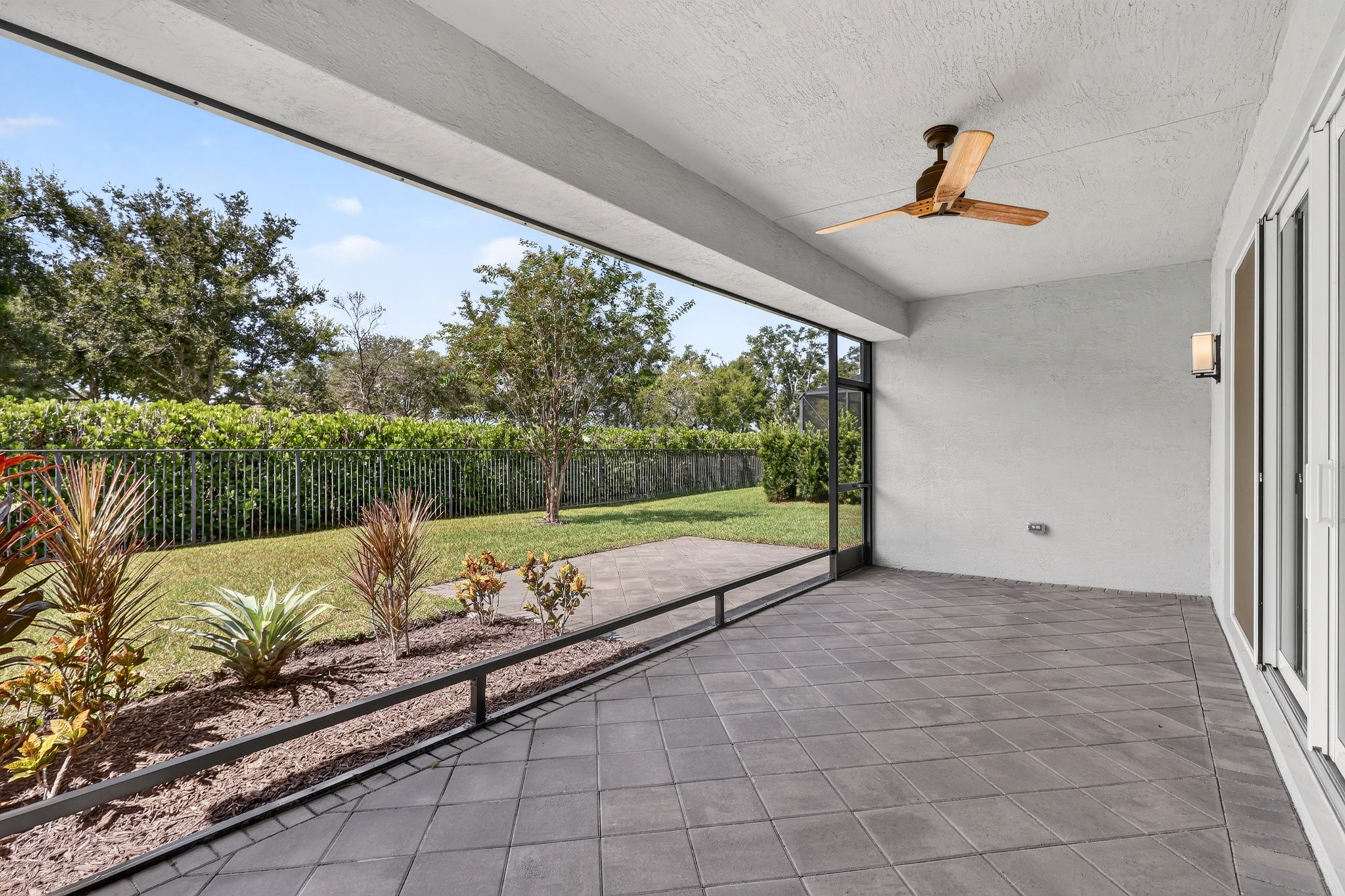 SCREENED IN COVERED LANAI
