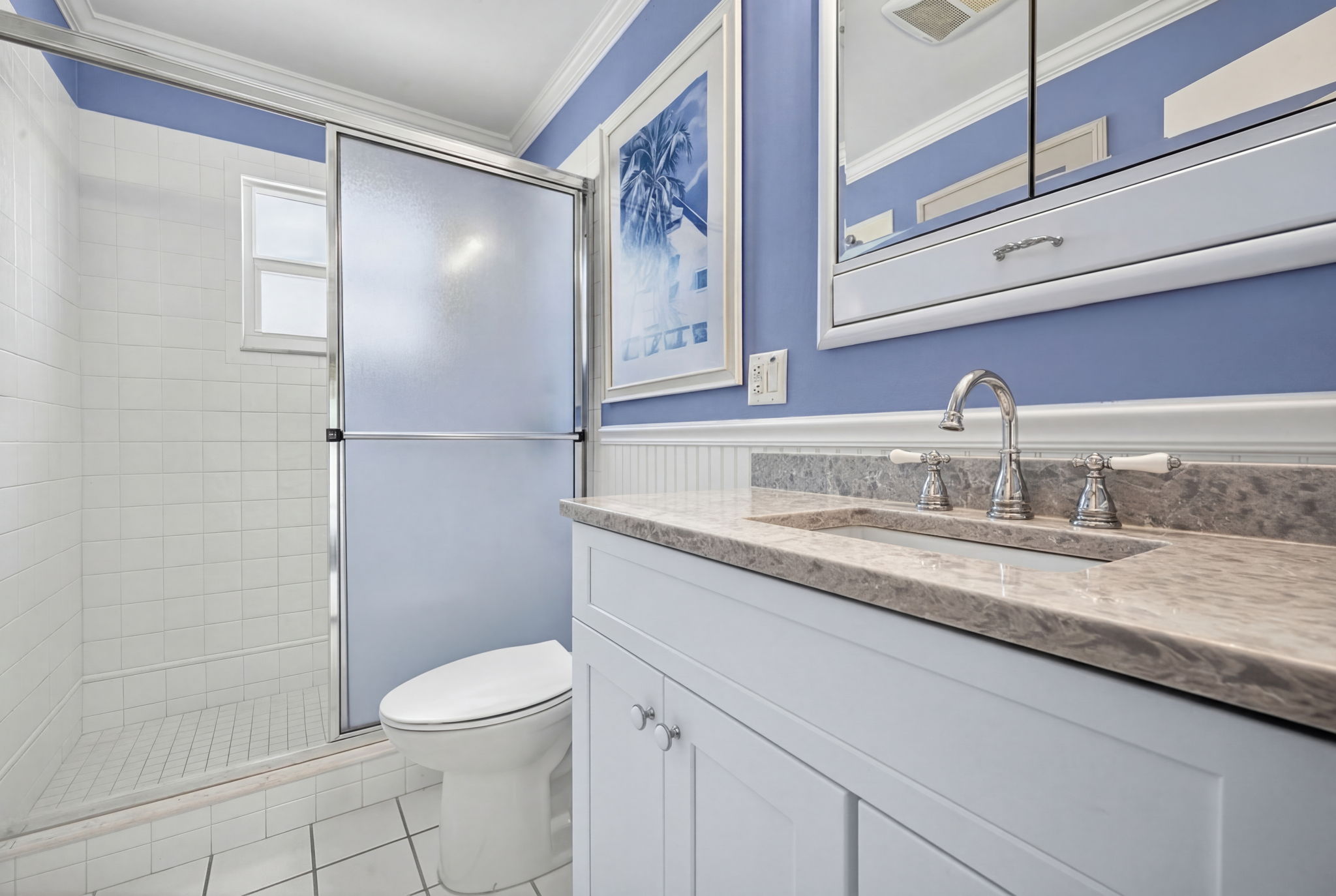 Guest Bathroom 1 - r