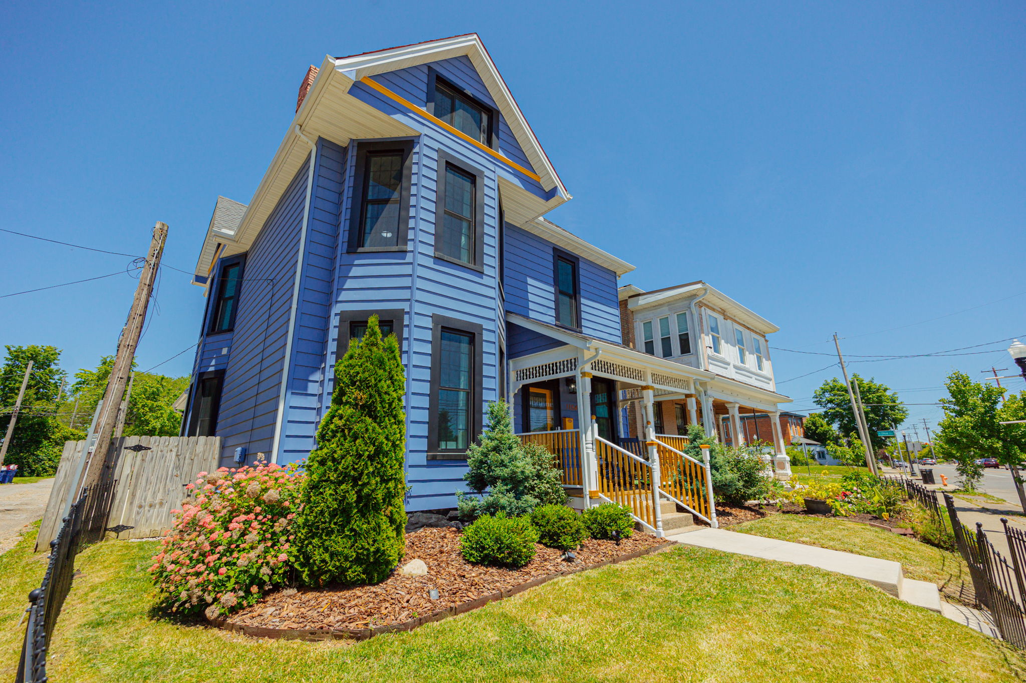 154 E Long St 002