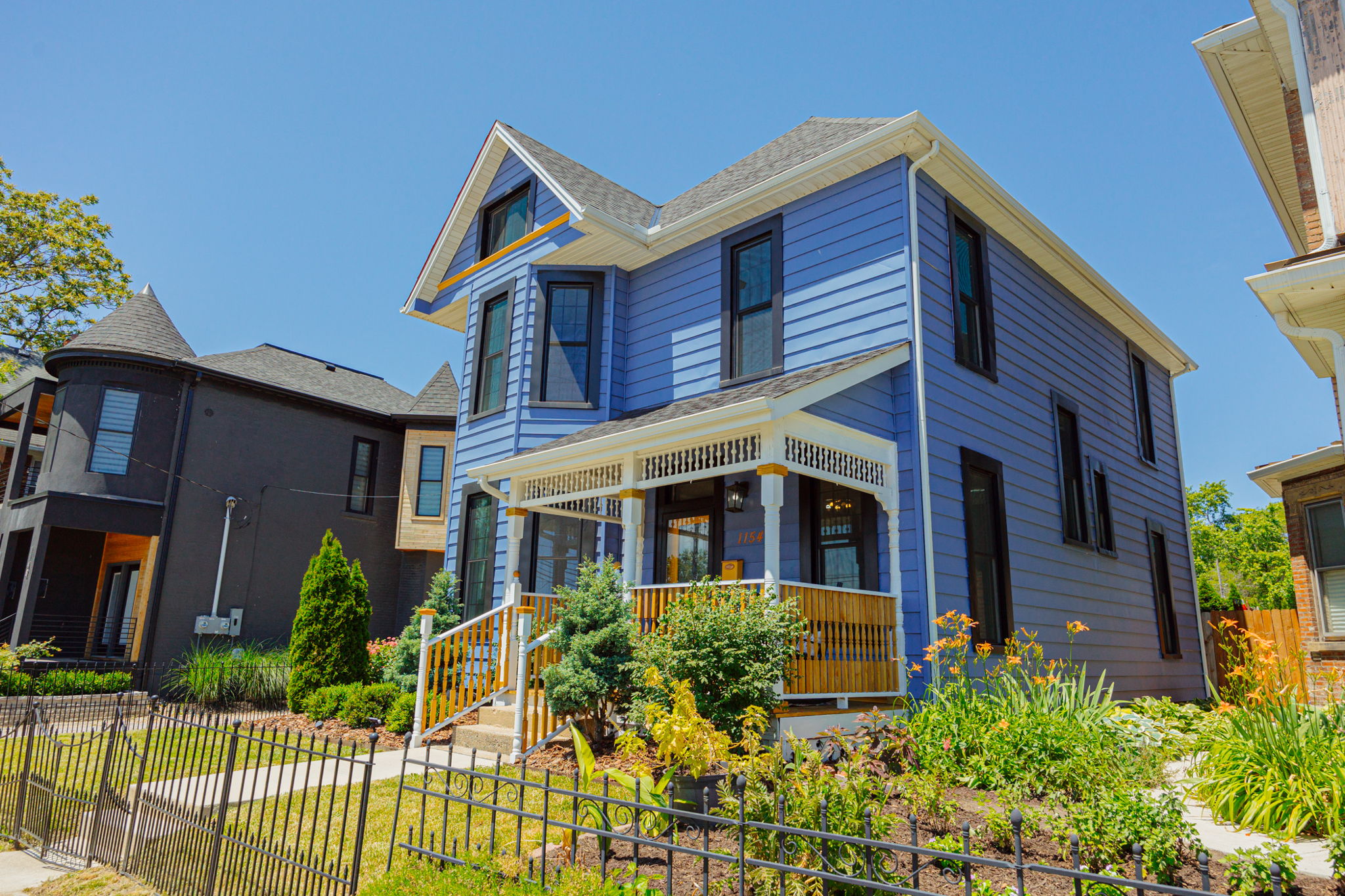 154 E Long St 003
