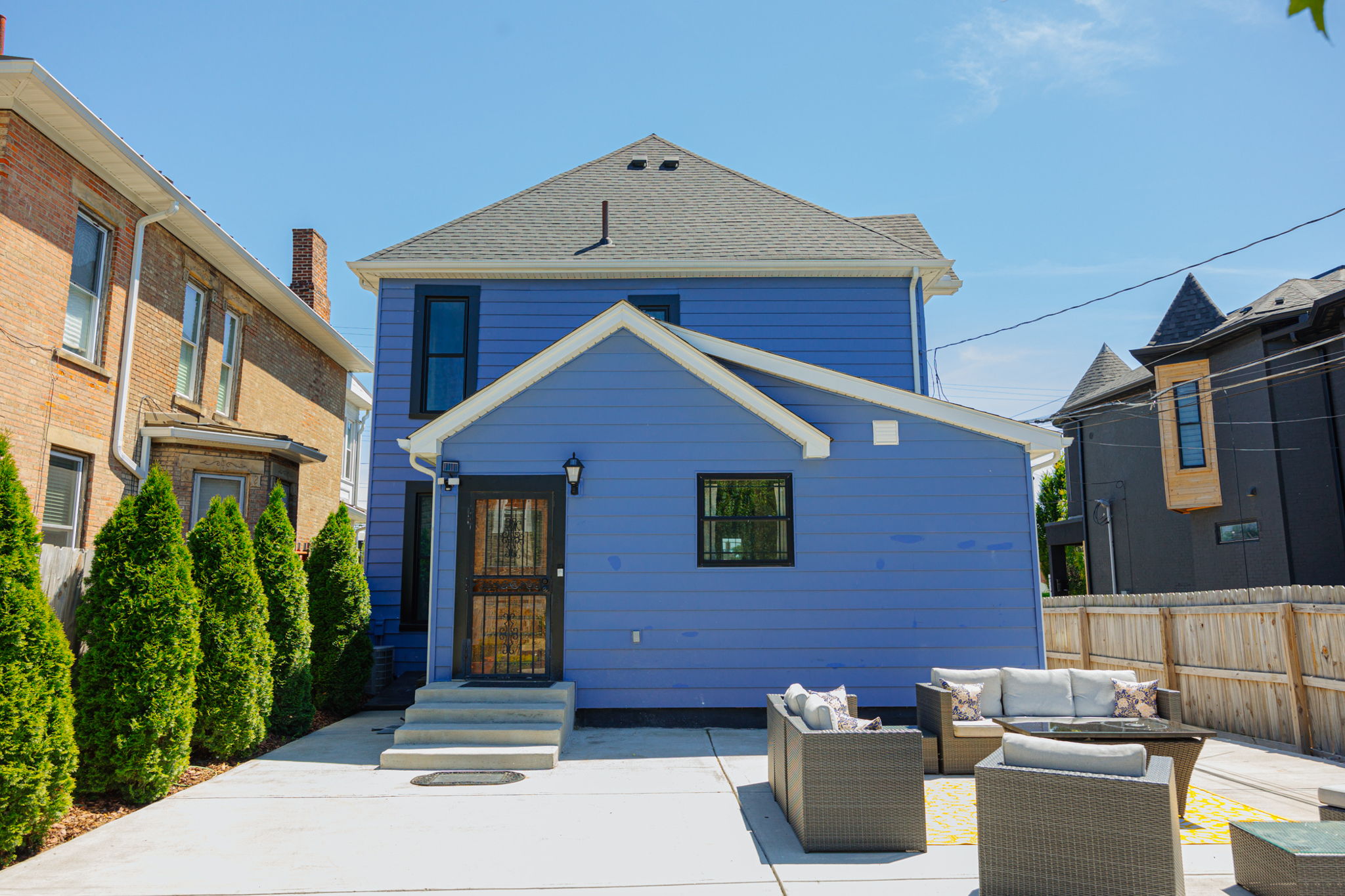 154 E Long St 004