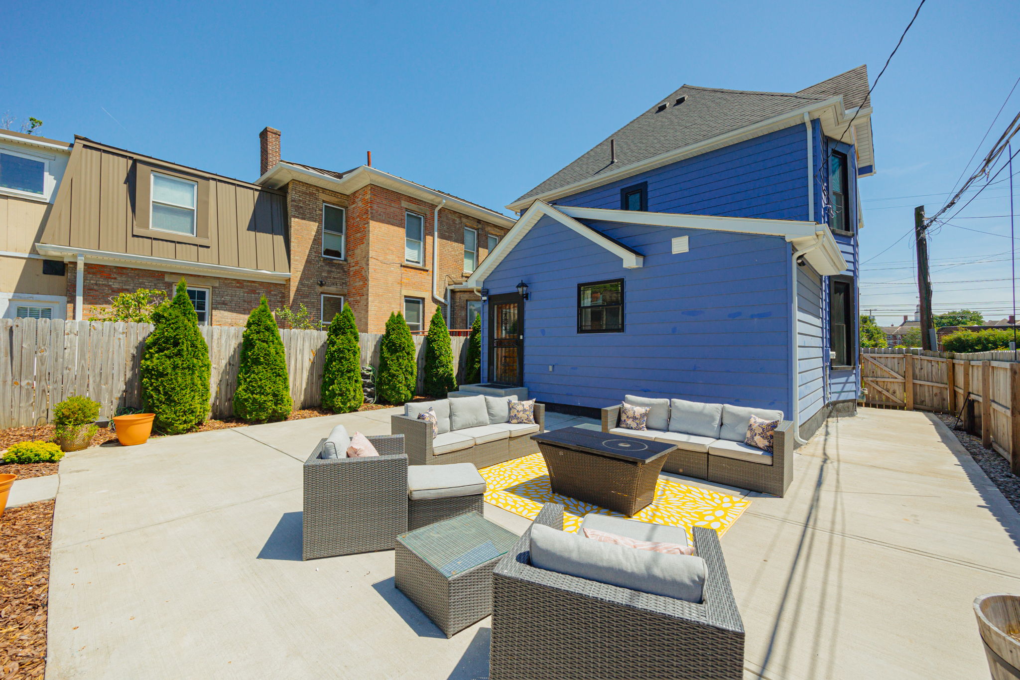 154 E Long St 005
