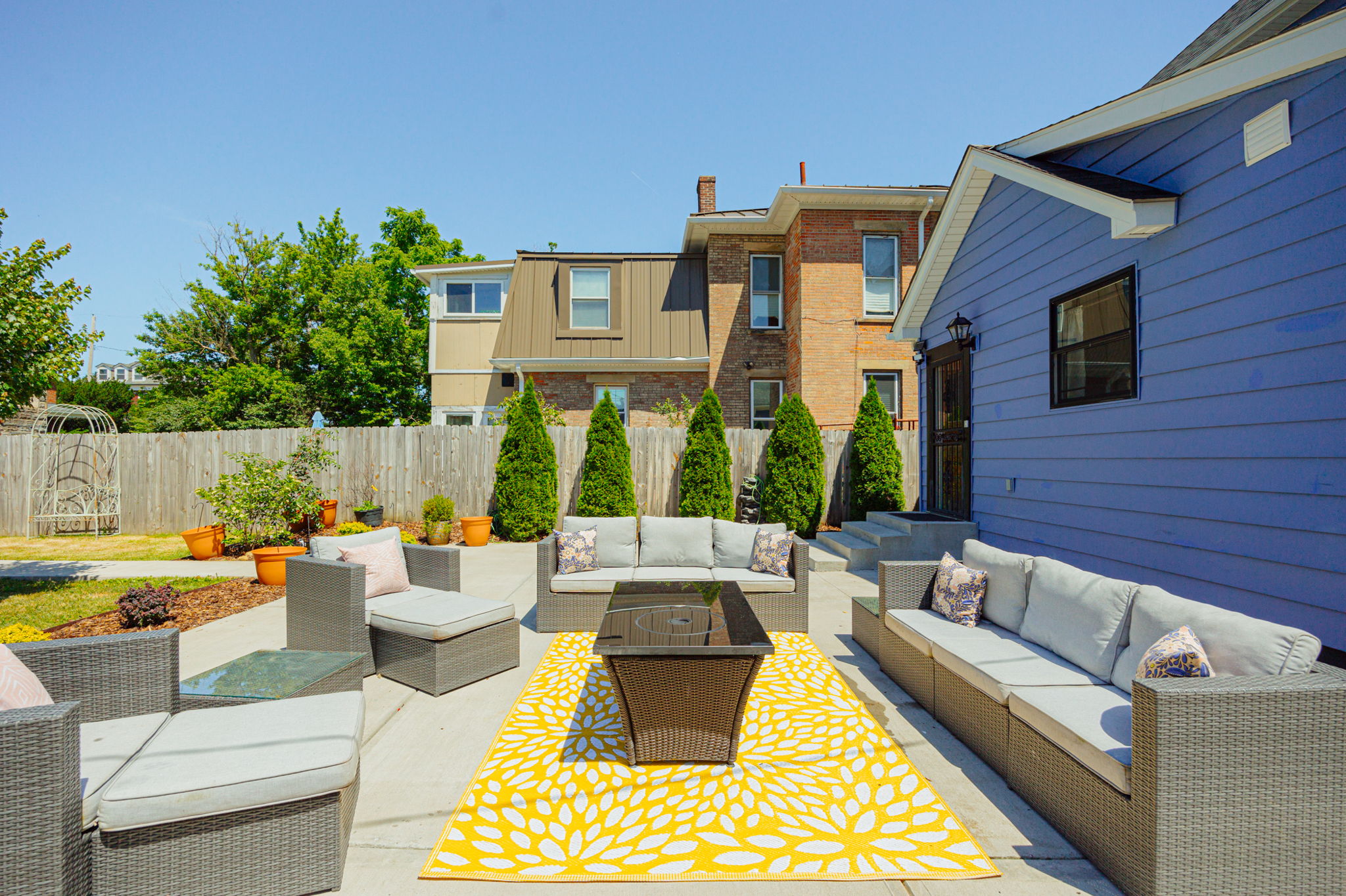 154 E Long St 006
