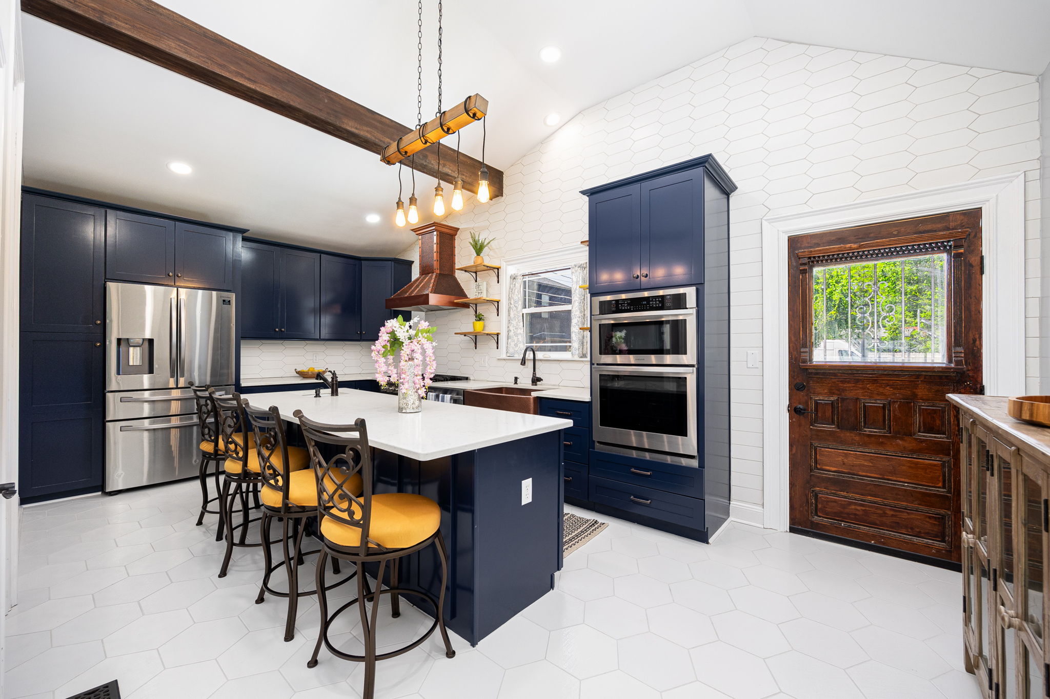 154 E Long St 016