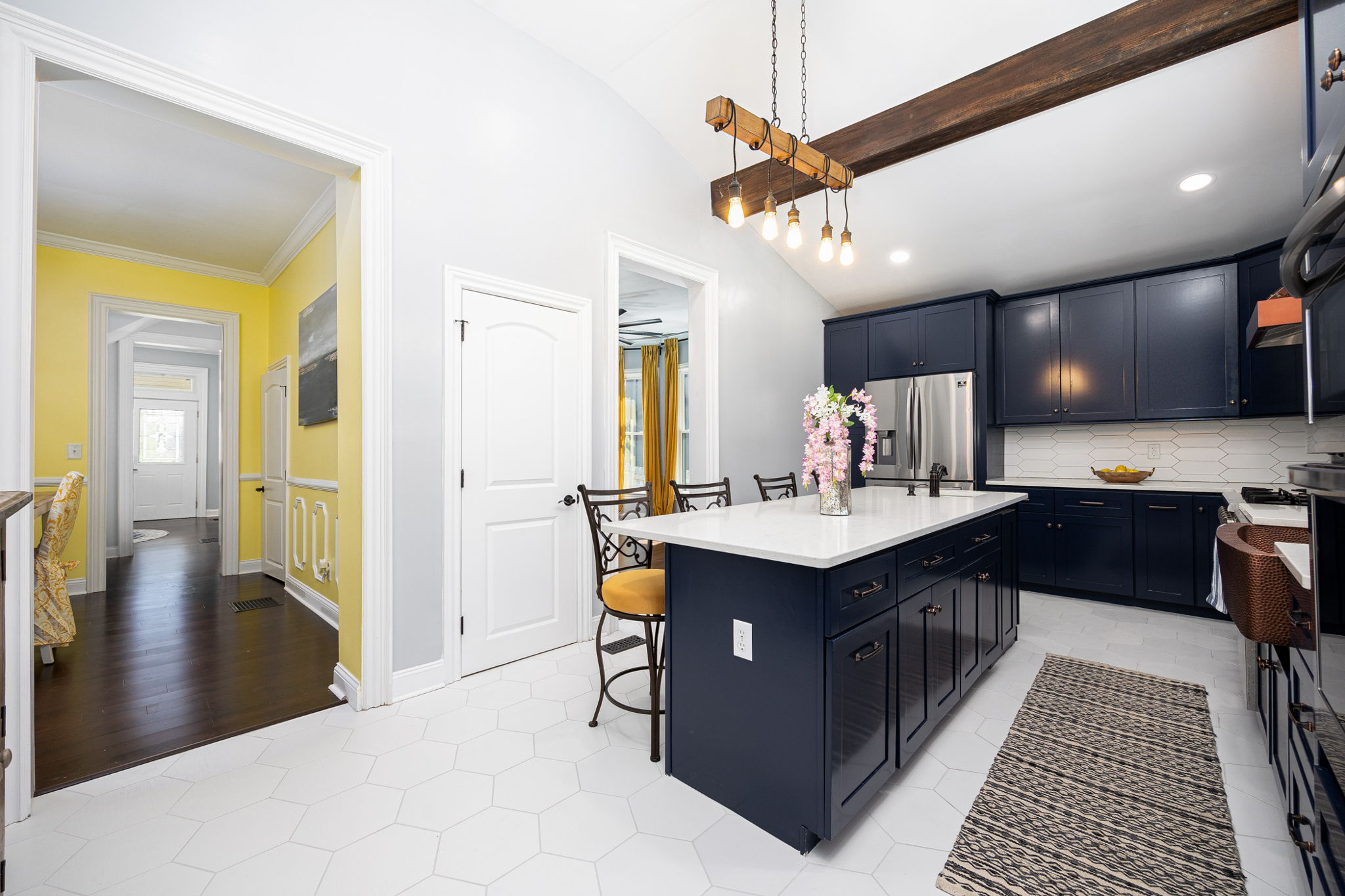 154 E Long St 017