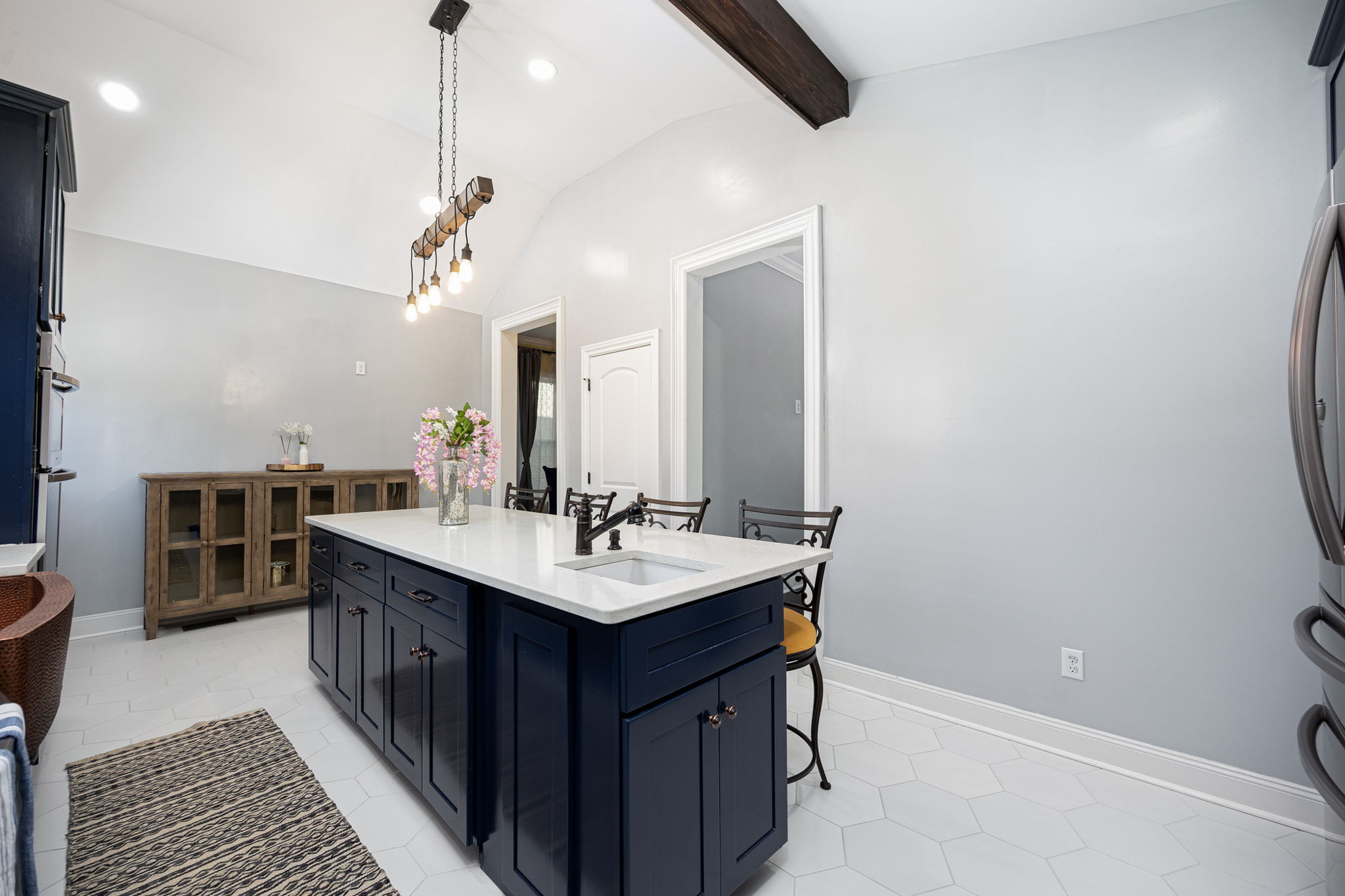 154 E Long St 018