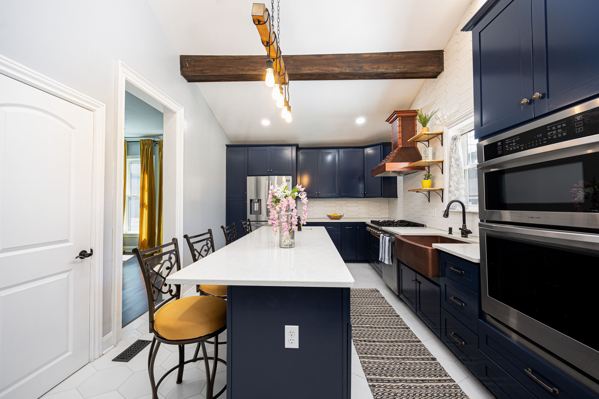 154 E Long St 021
