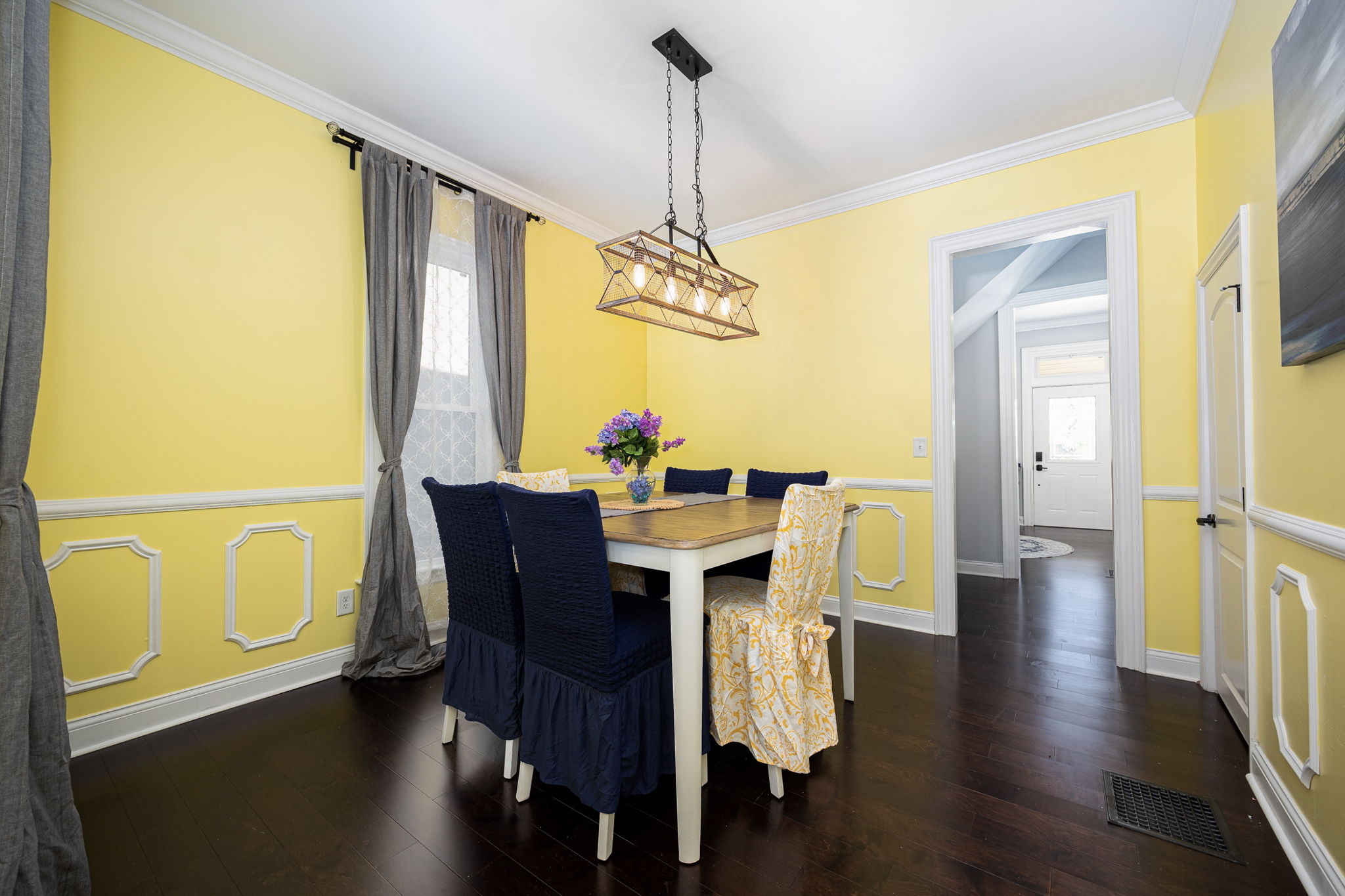 154 E Long St 022