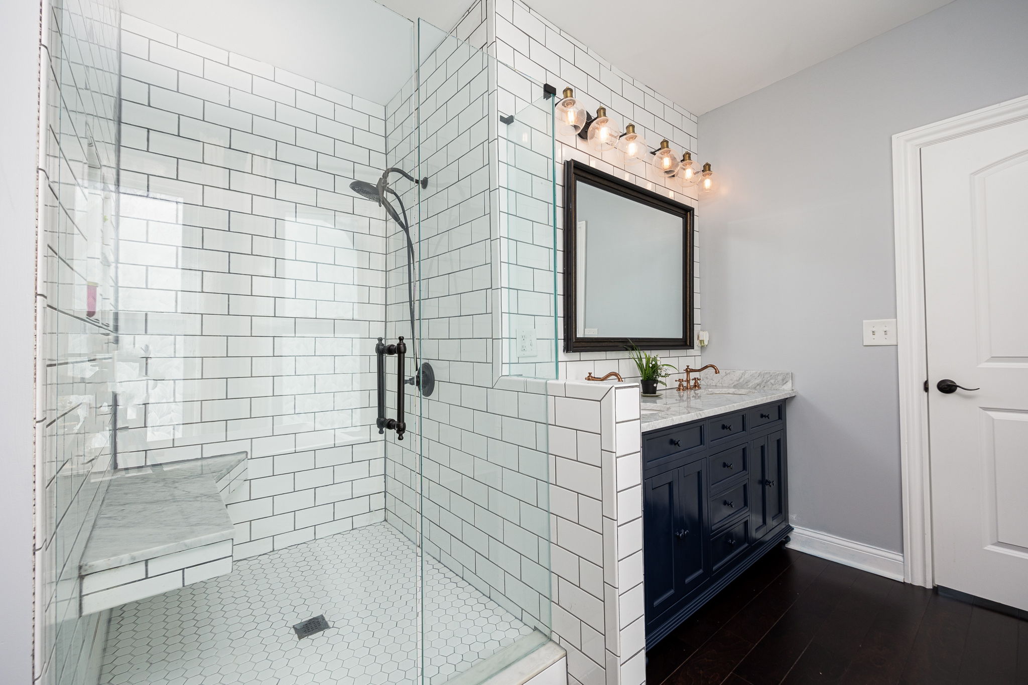 154 E Long St 034