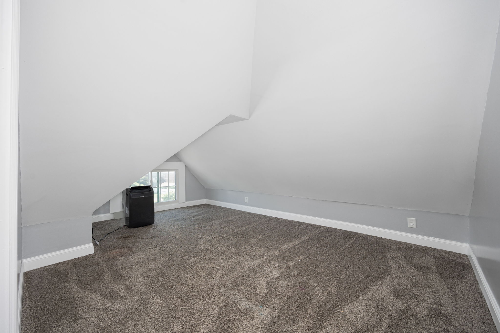 154 E Long St 040