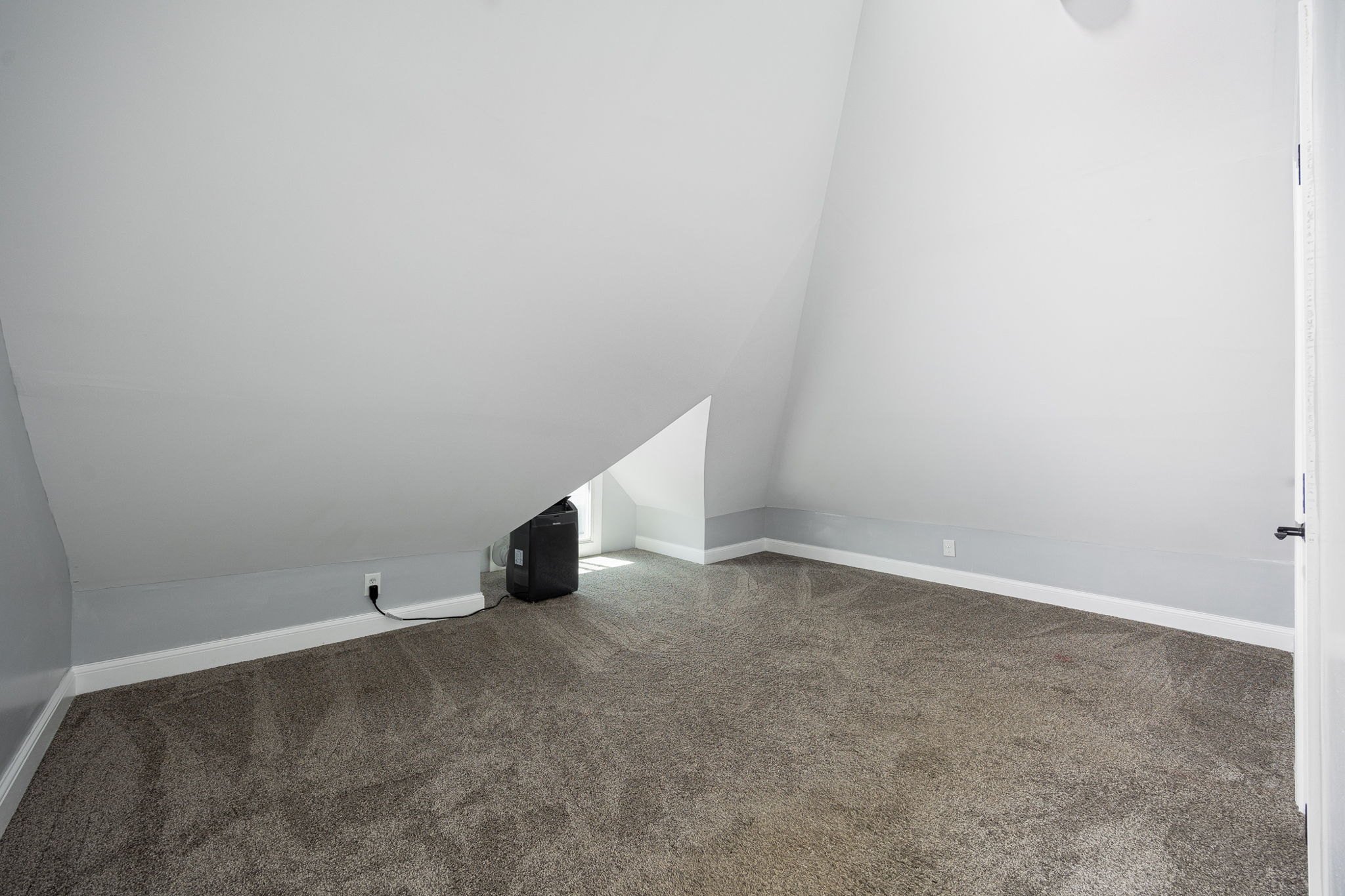 154 E Long St 041