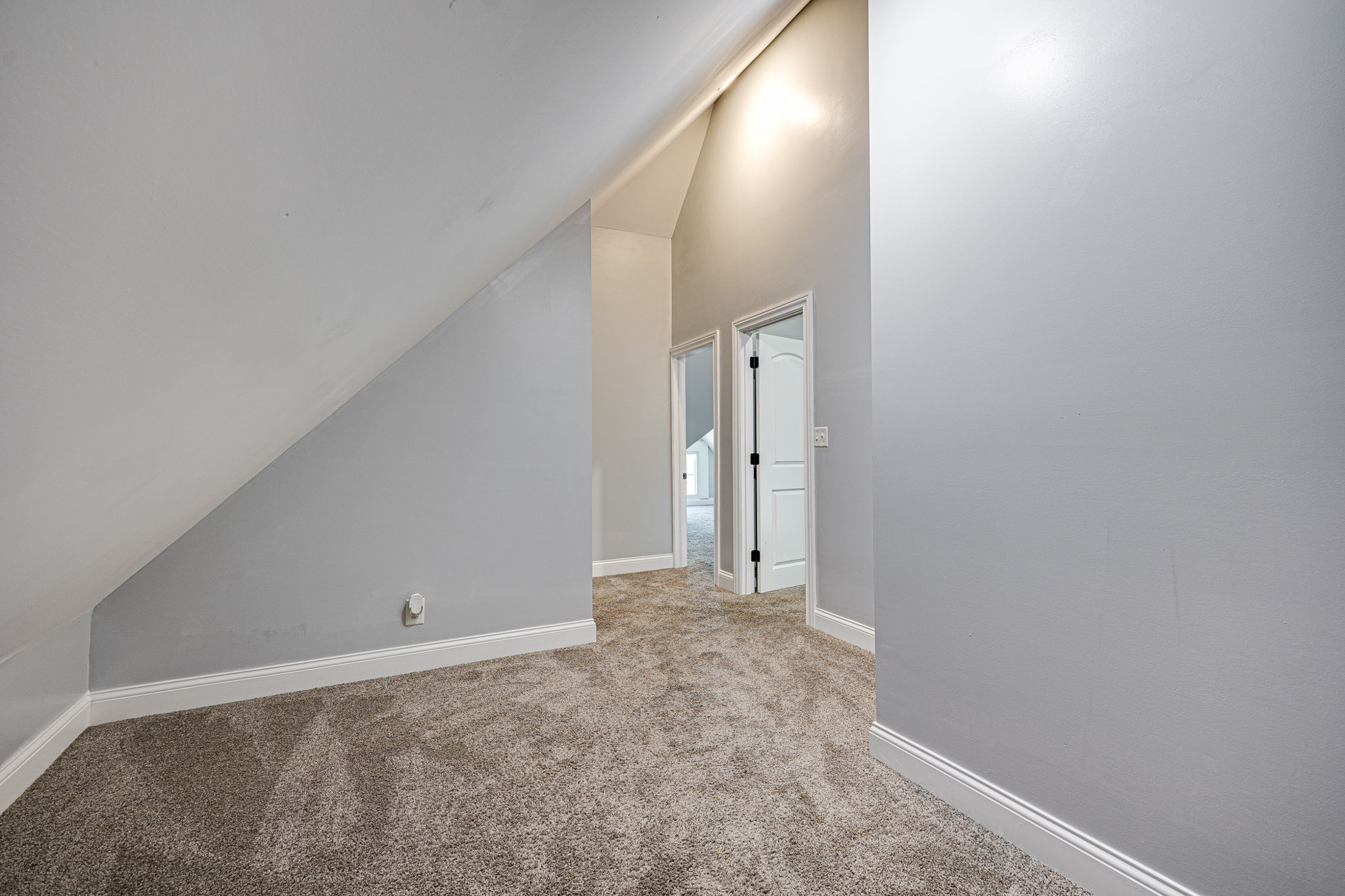 154 E Long St 044