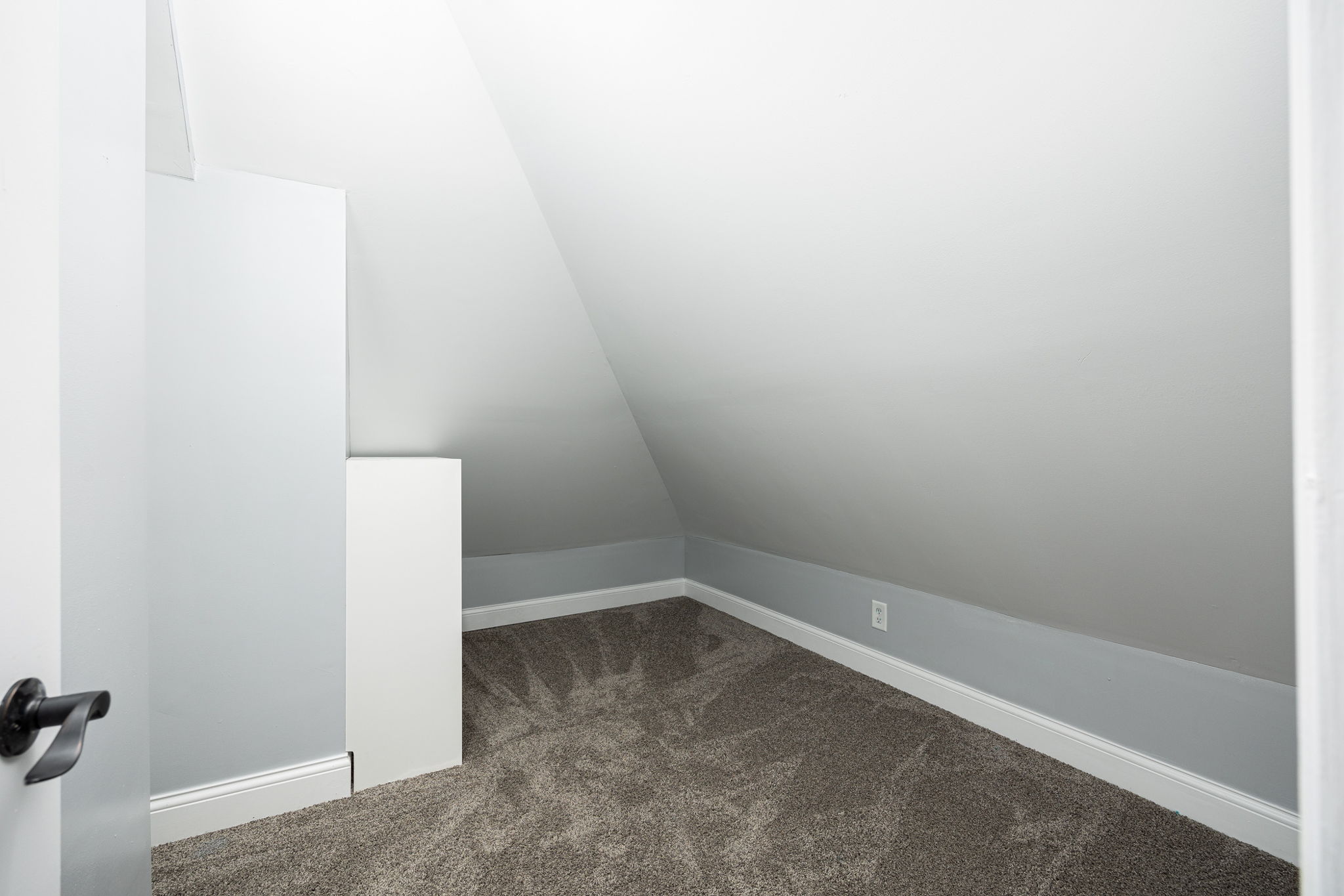 154 E Long St 046