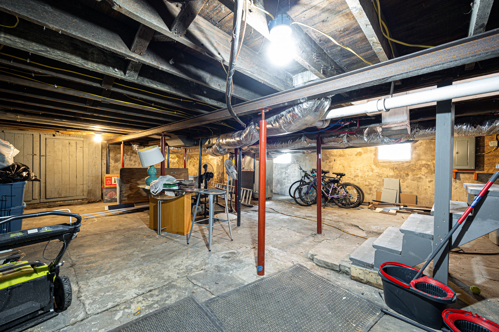 154 E Long St 047