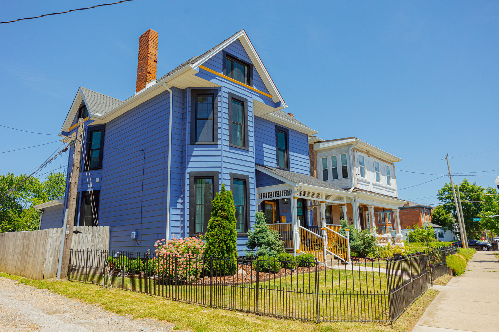 154 E Long St 051