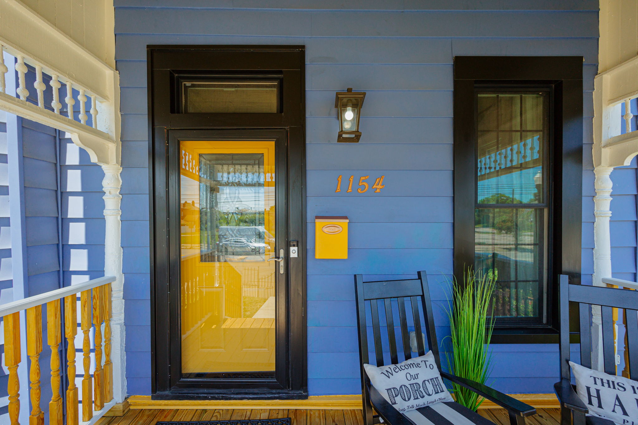 154 E Long St 053